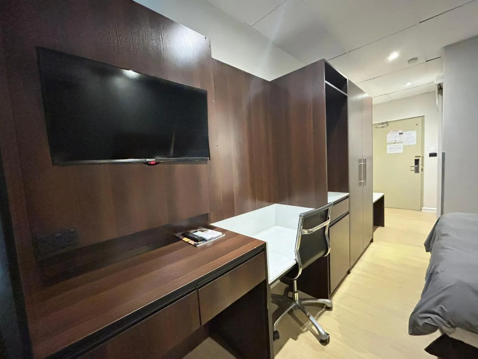 View (from property/room), Bed in Smugglers Cove Beach Resort & Hotel