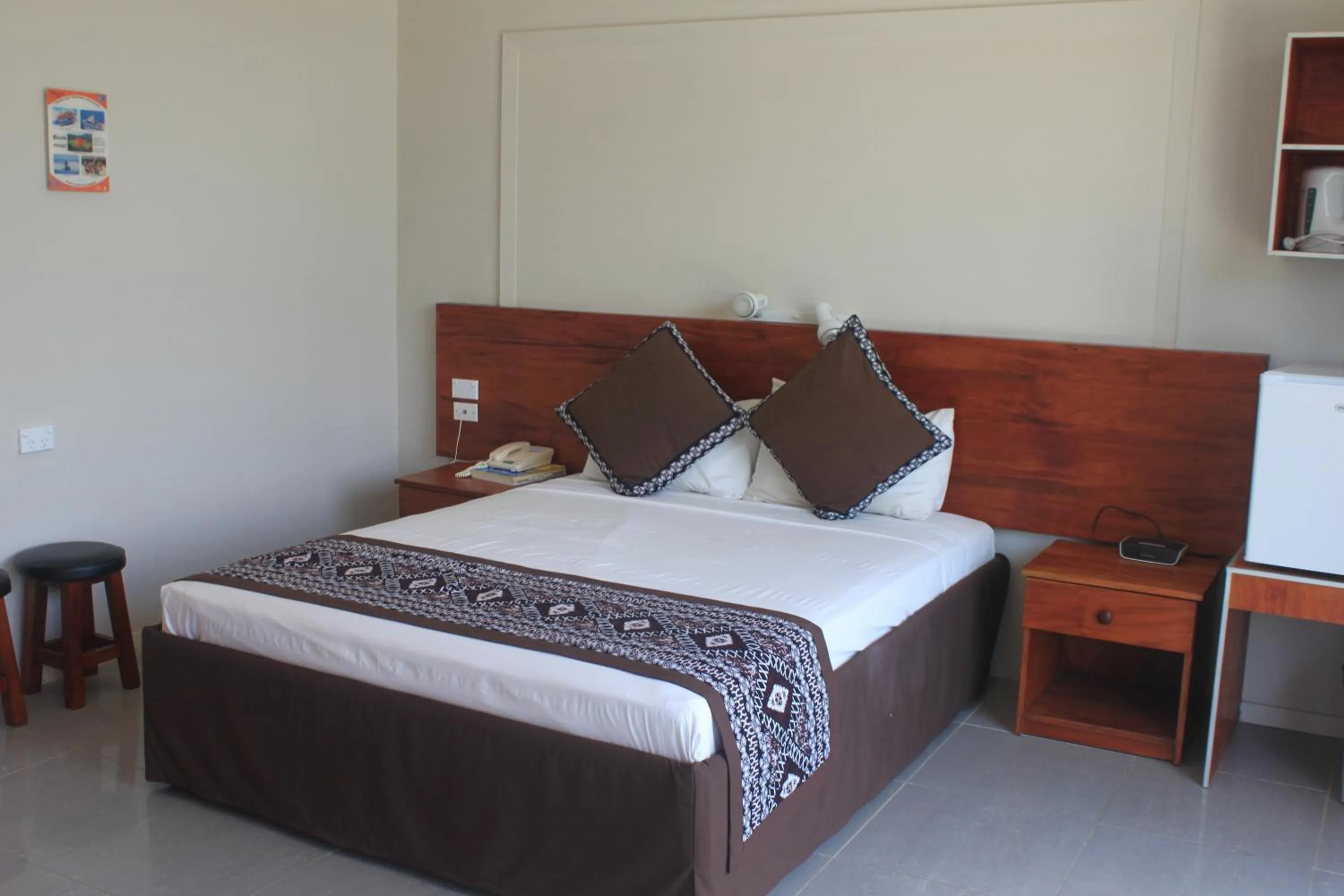 Bed in Smugglers Cove Beach Resort & Hotel