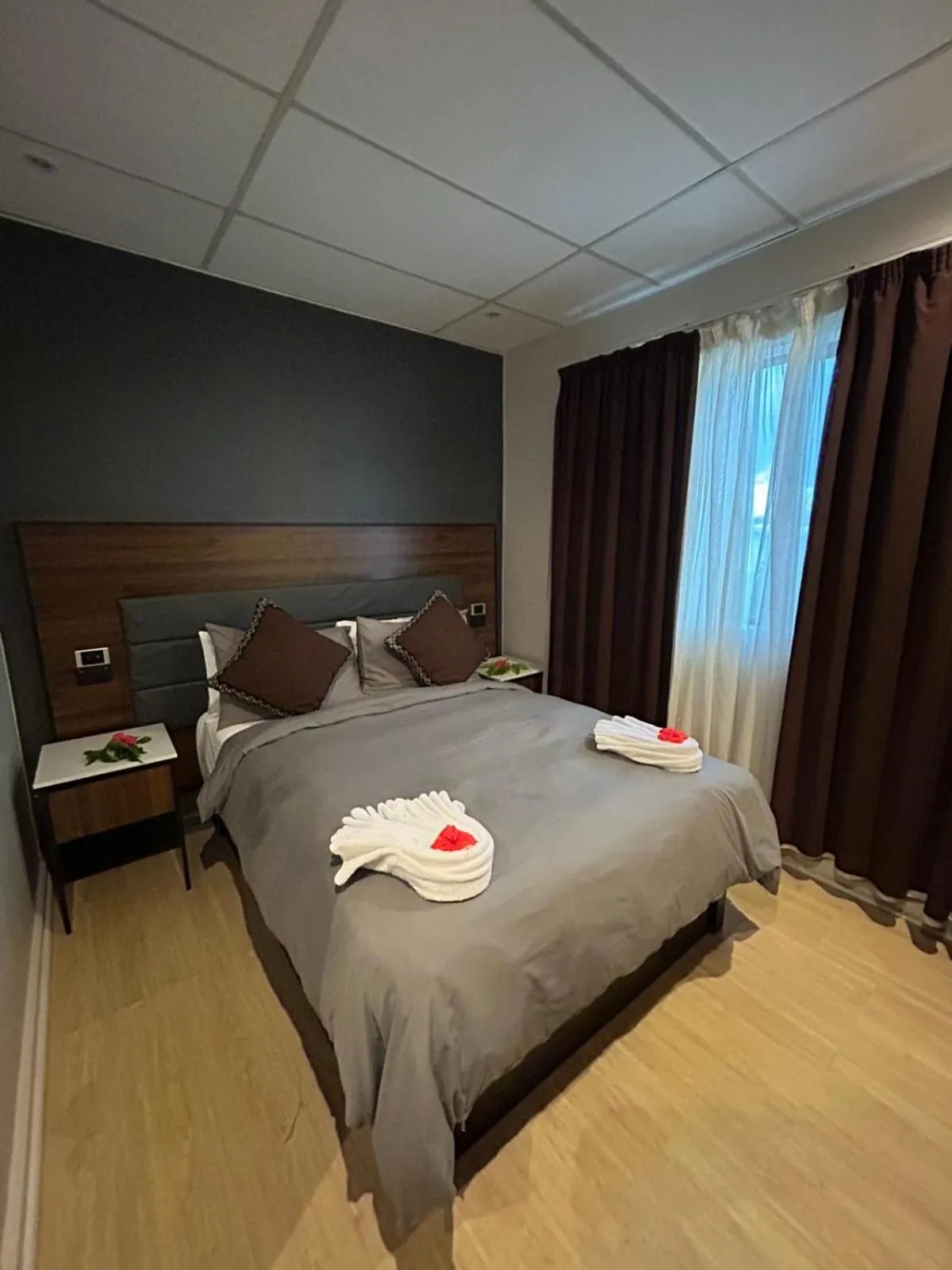 Bedroom, Bed in Smugglers Cove Beach Resort & Hotel