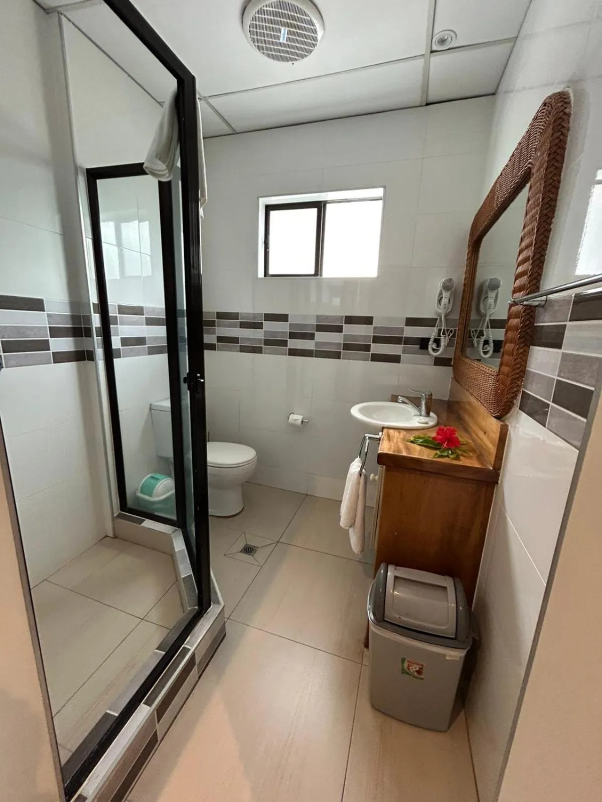 Bathroom in Smugglers Cove Beach Resort & Hotel