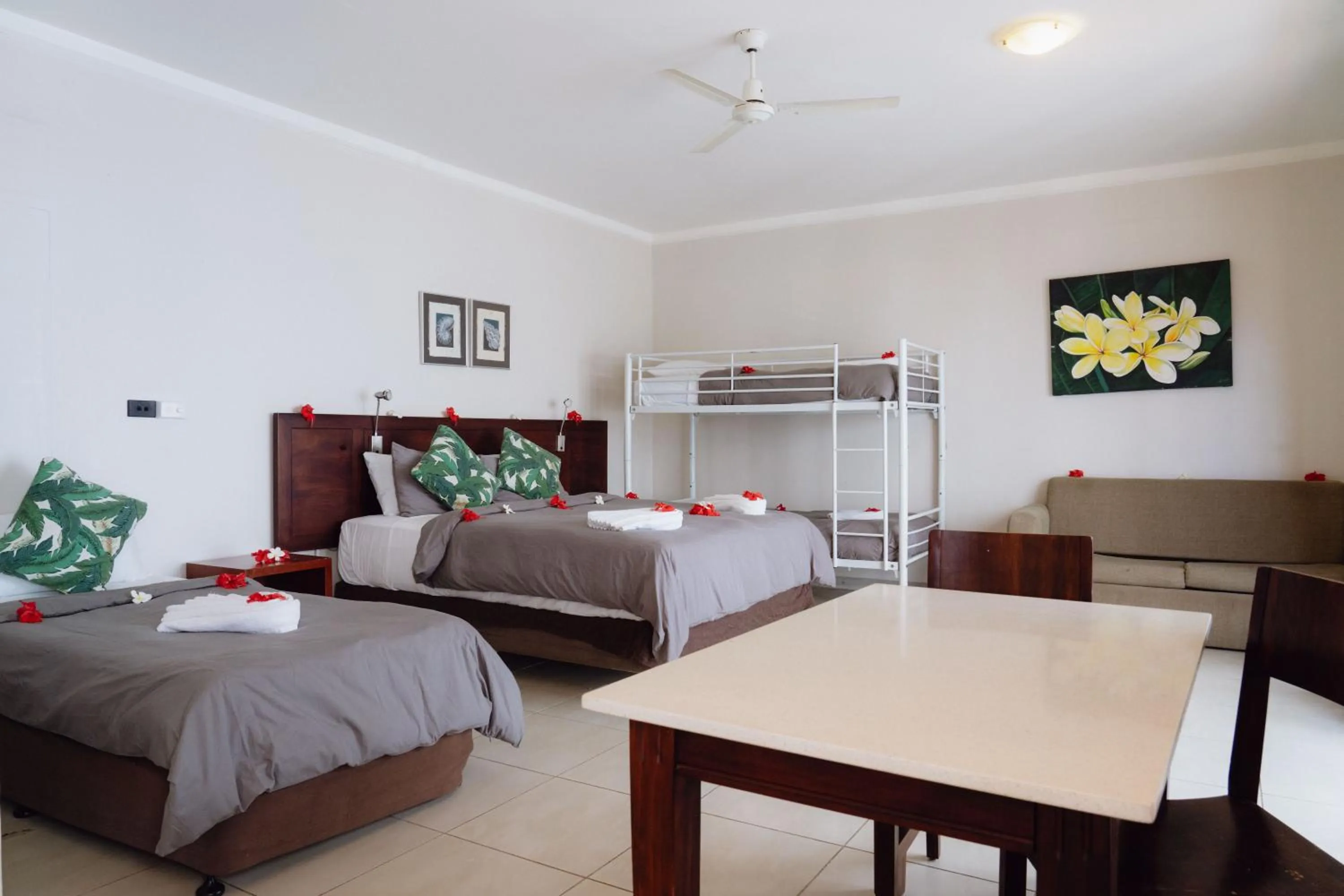 Bedroom, Bed in Smugglers Cove Beach Resort & Hotel