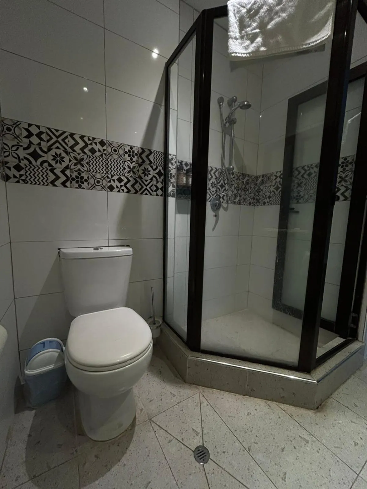 Toilet in Smugglers Cove Beach Resort & Hotel