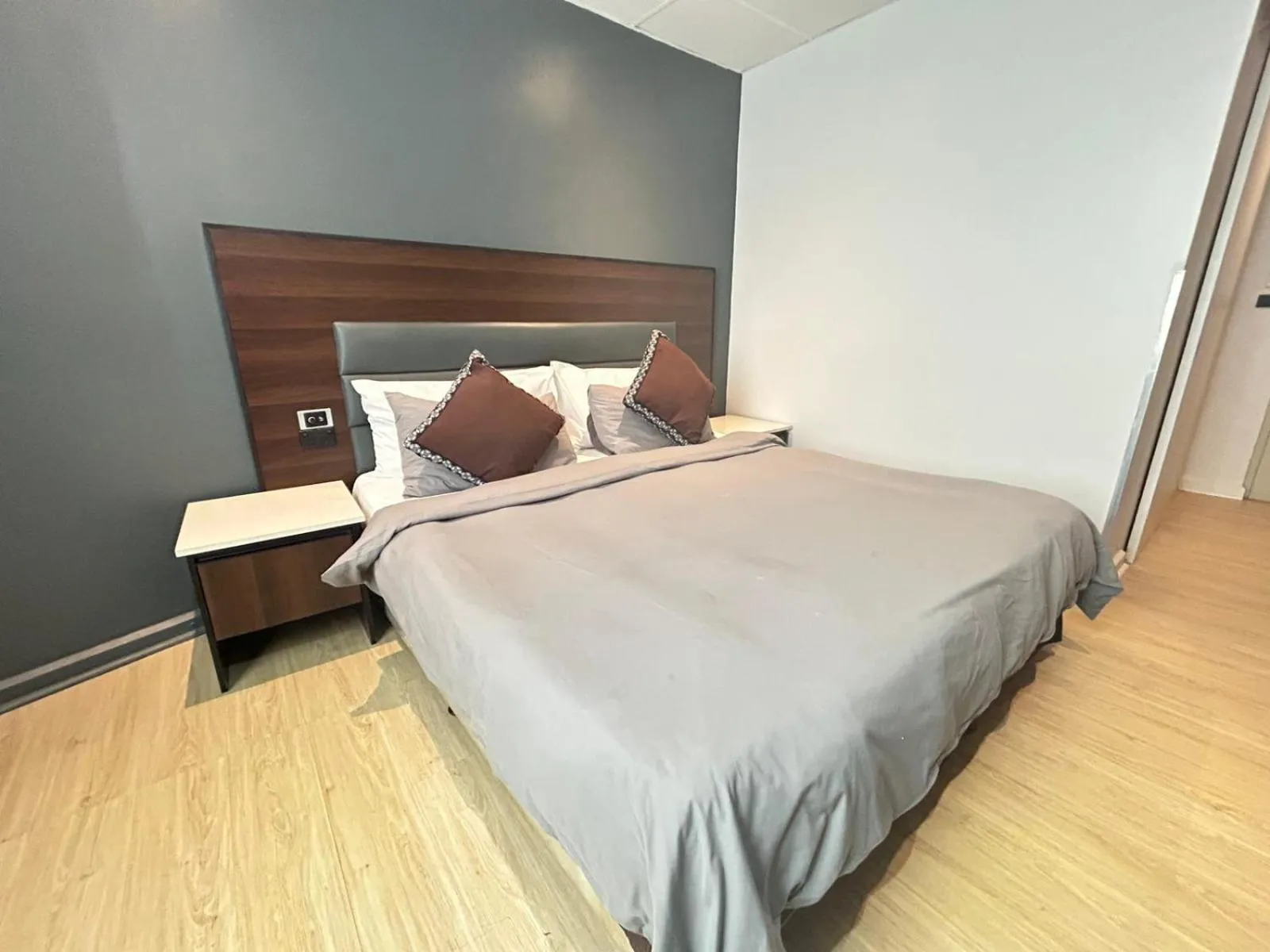 Bedroom, Bed in Smugglers Cove Beach Resort & Hotel