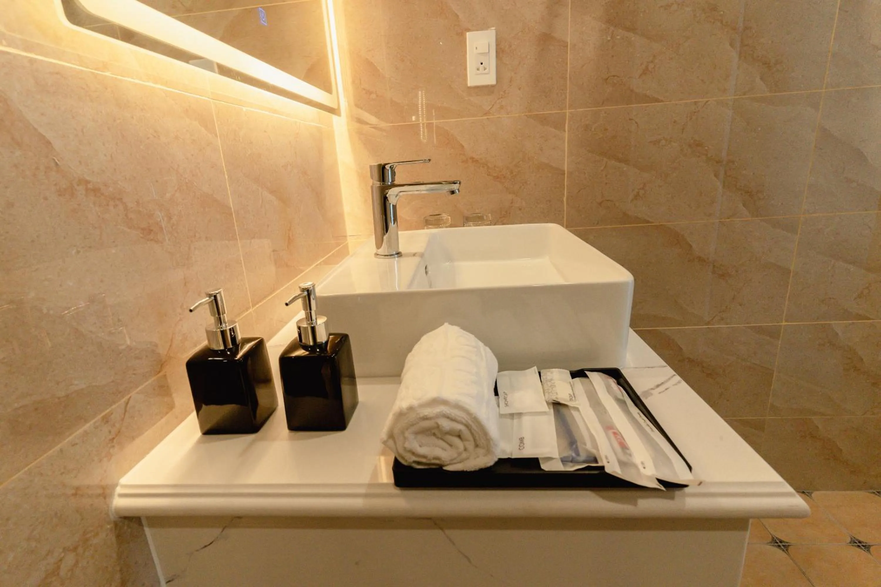 Toilet in Khách sạn Royal Phú Quốc