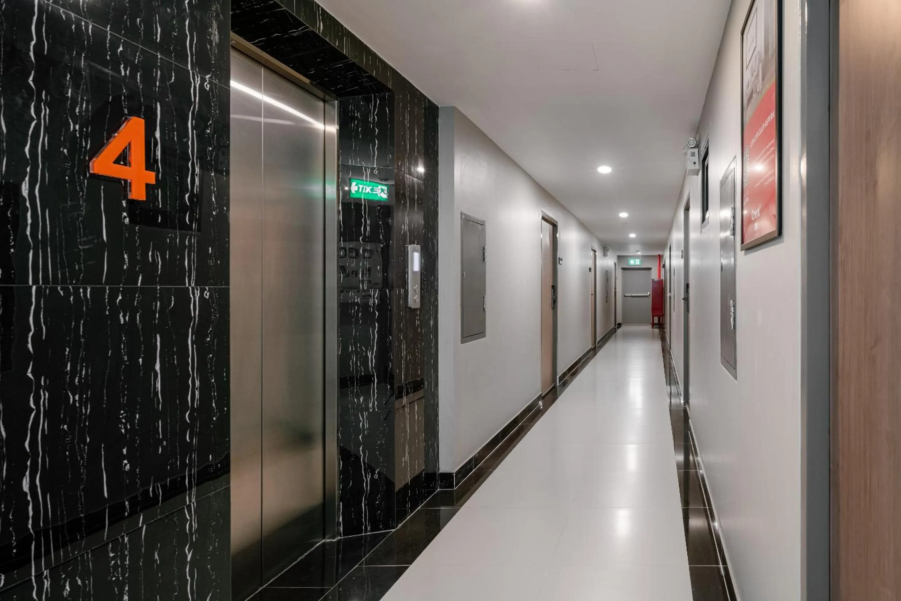 elevator in iCheck inn Darisa Ngamwongwan