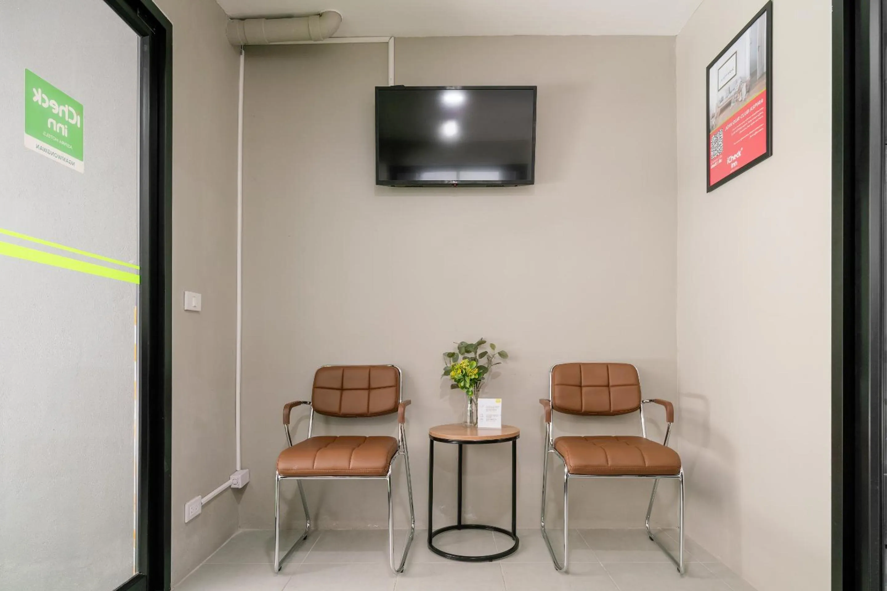 Seating area in iCheck inn Darisa Ngamwongwan