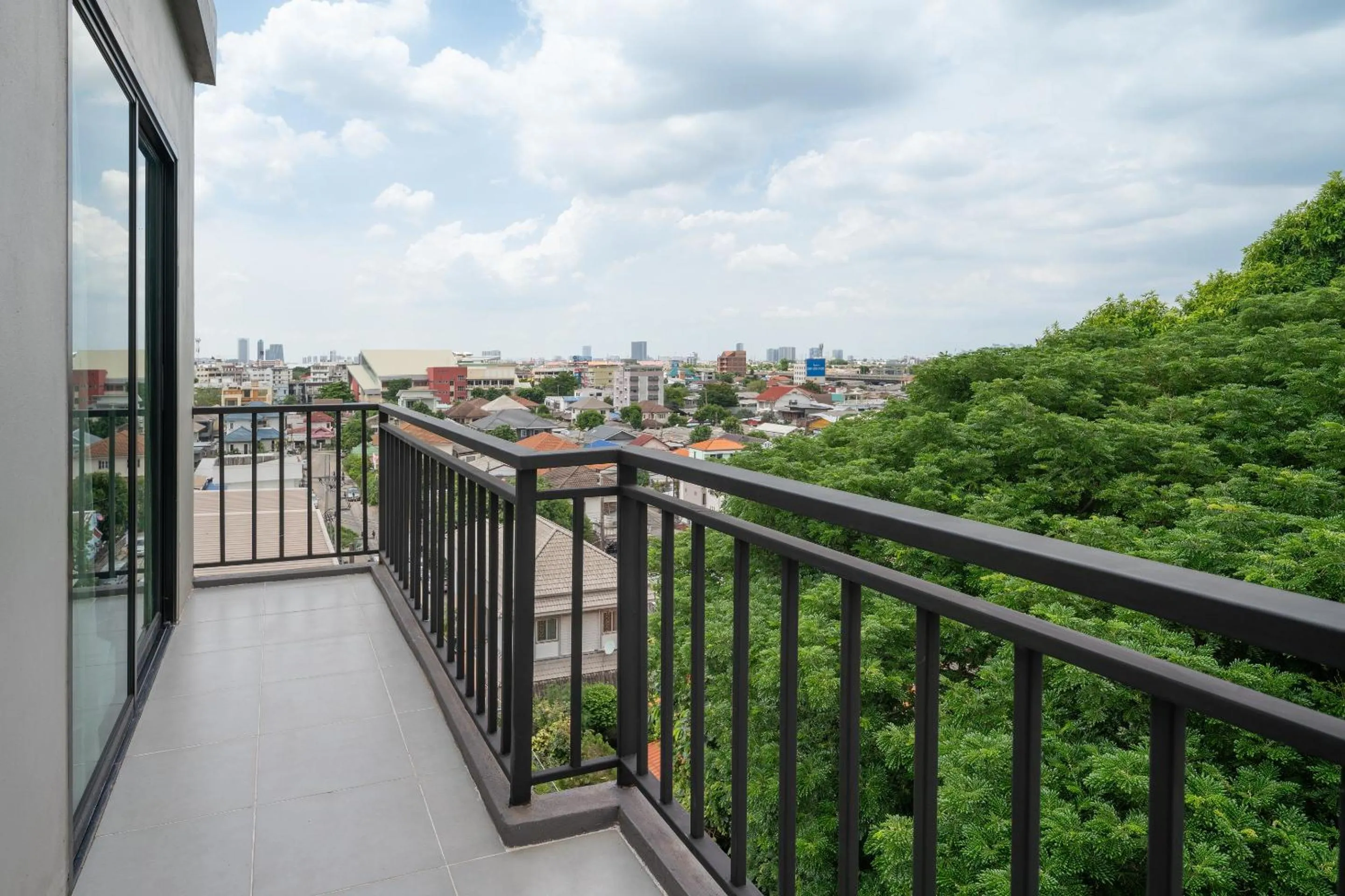 Property building in iCheck inn Darisa Ngamwongwan