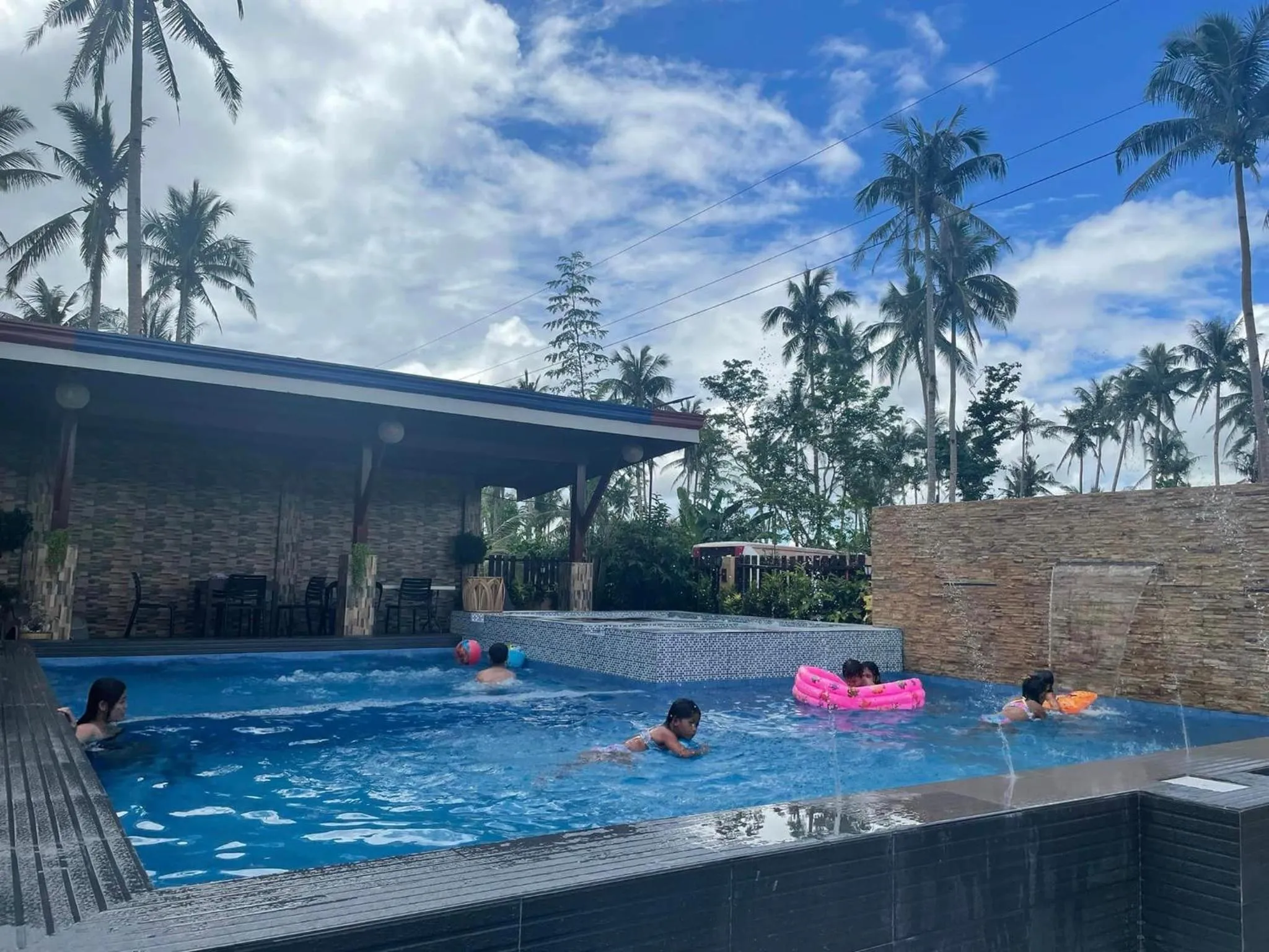 Swimming pool in LANGOJON JIANJOY BEACH RESORT
