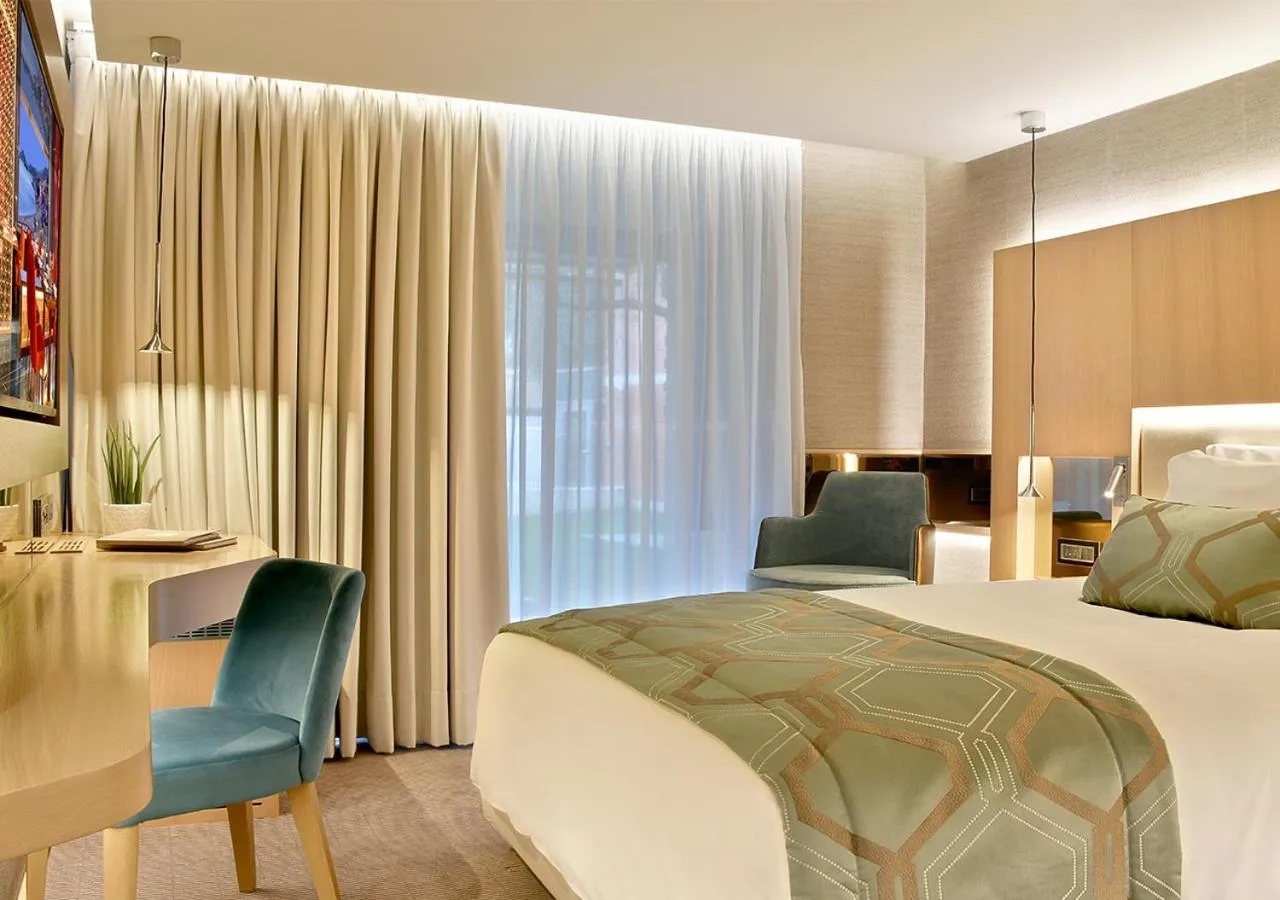 Photo of the whole room, Bed in Maestral Resort & Casino