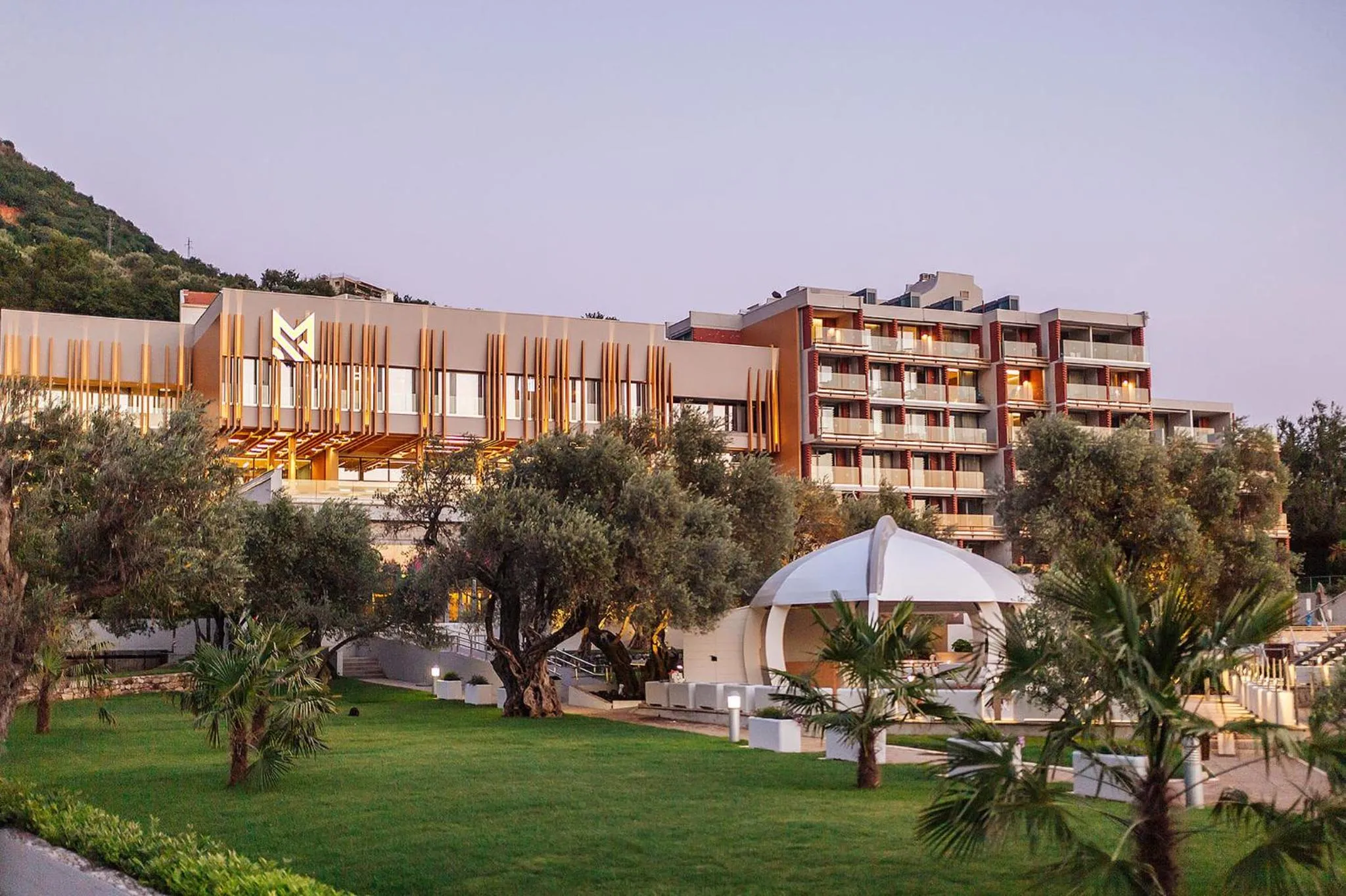 Facade/entrance in Maestral Resort & Casino