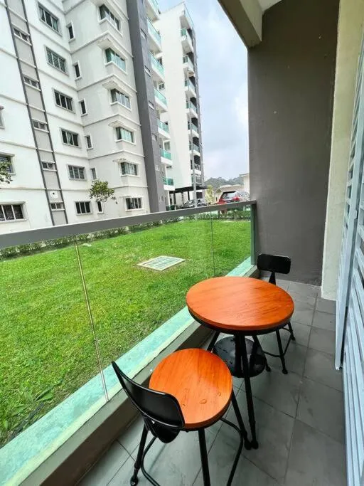 Lily King (modern and comfy)