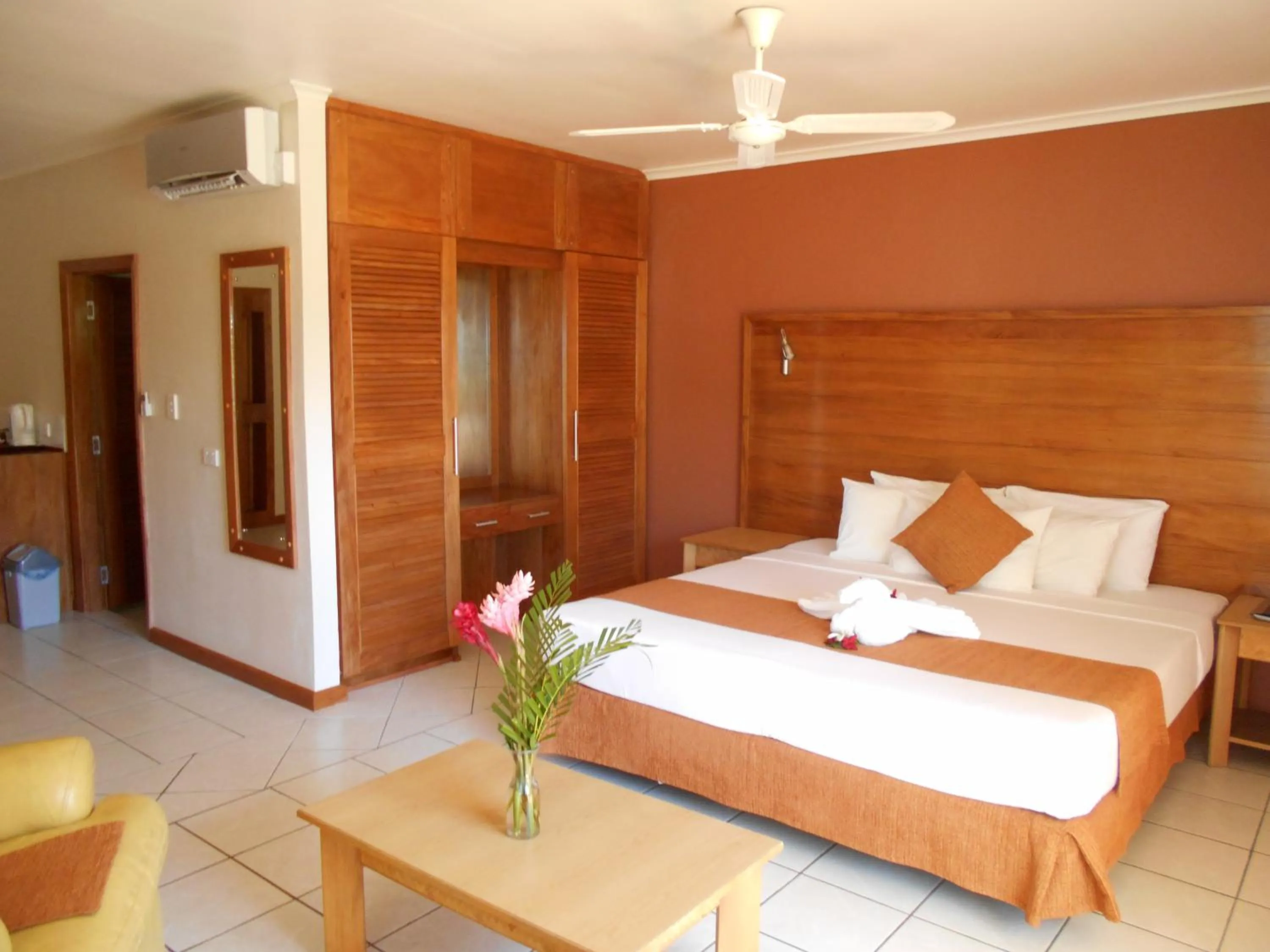 Photo of the whole room, Bed in Bedarra Beach Inn