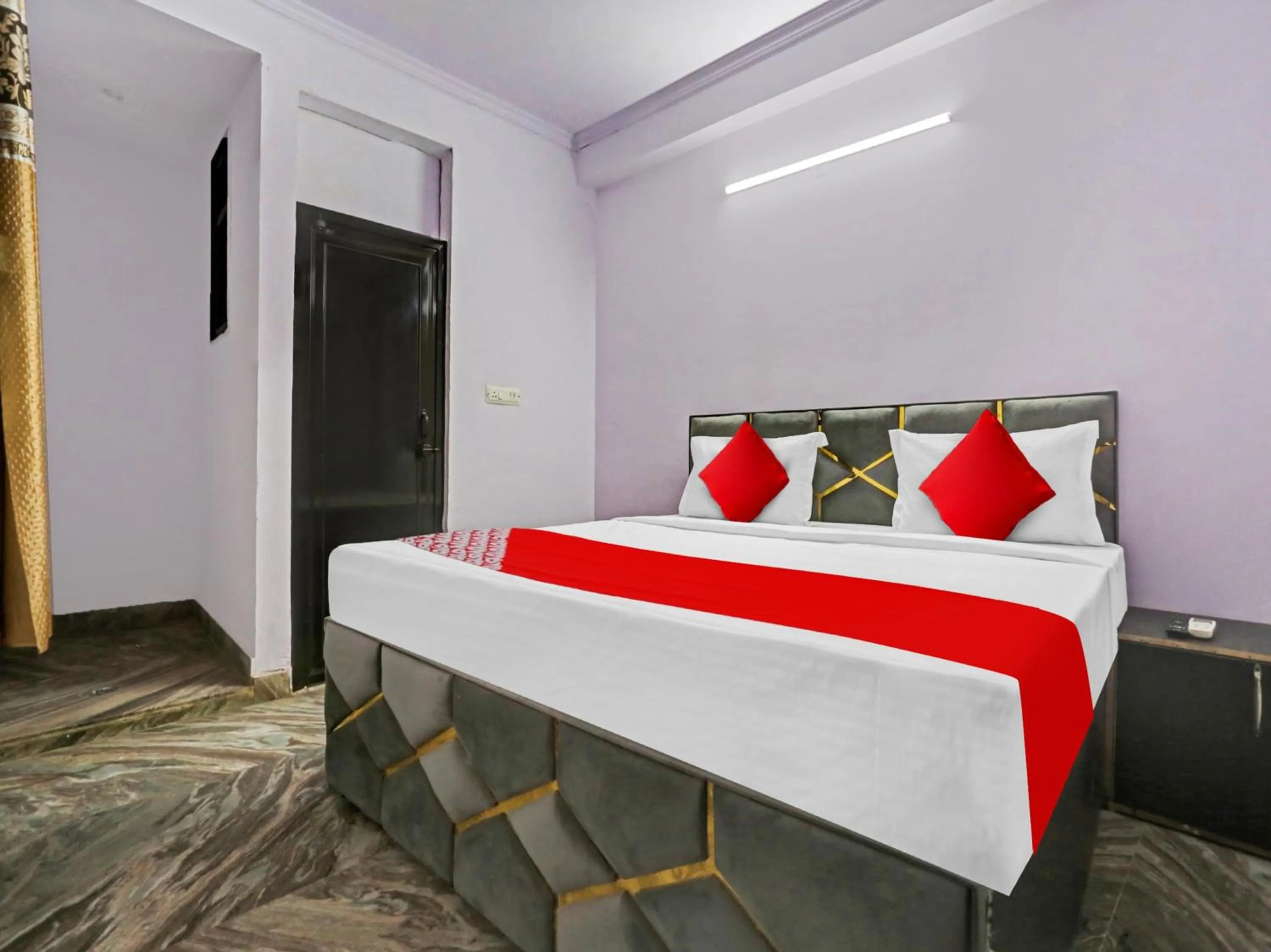 Bathroom, Bed in Hotel O Premium Rooms