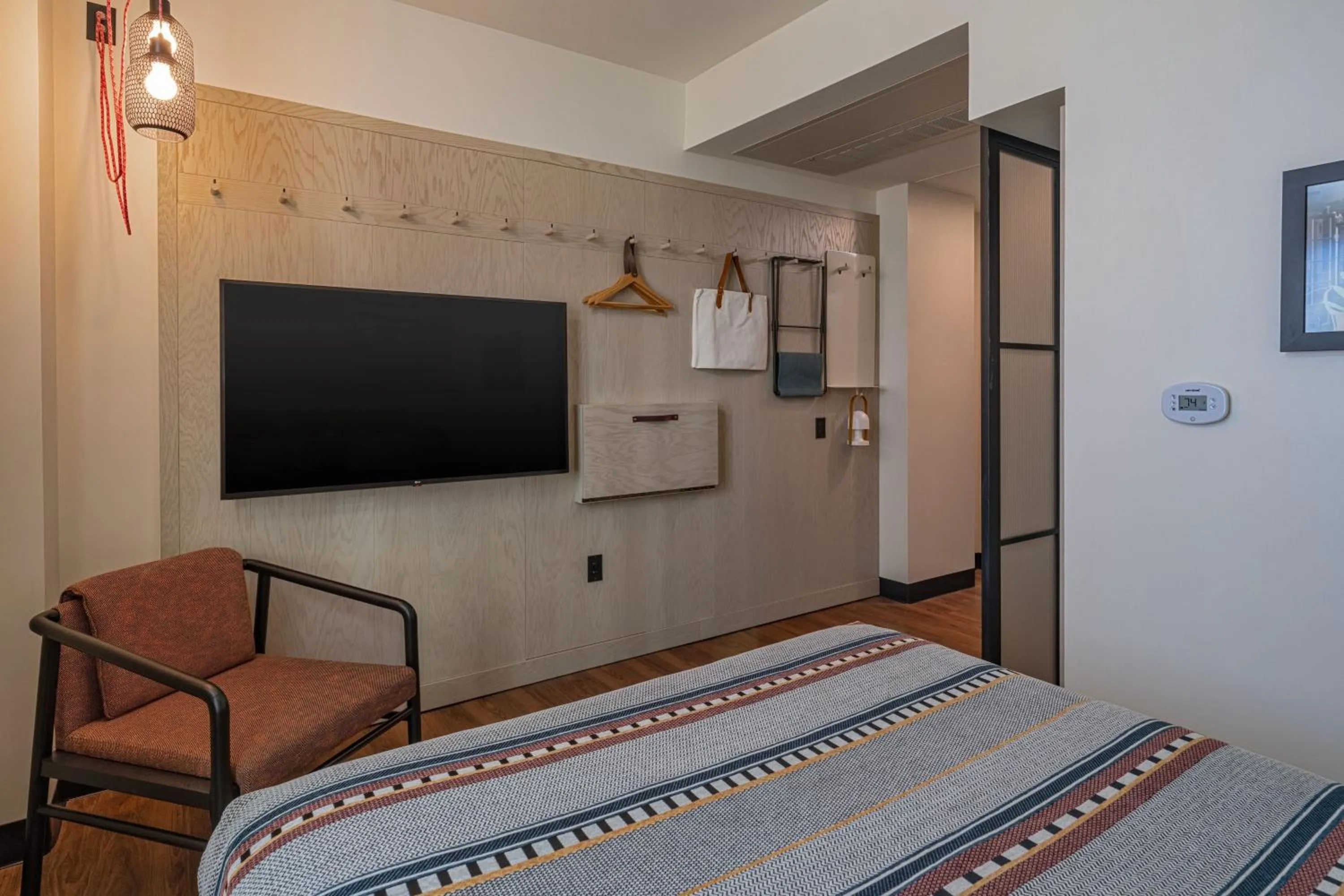 Photo of the whole room, Bed in Moxy Phoenix Downtown