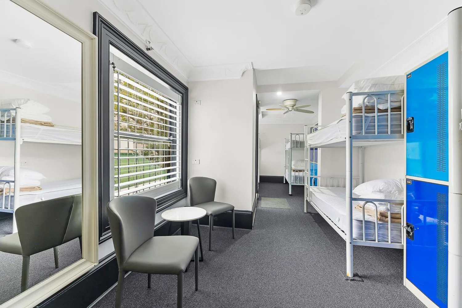 Bed in London Plane Backpackers