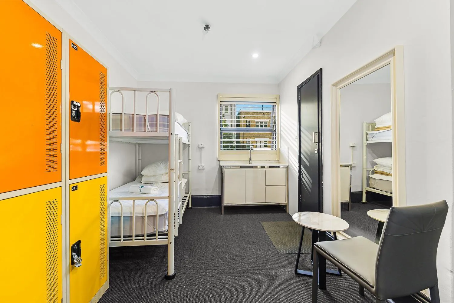 Bed in London Plane Backpackers