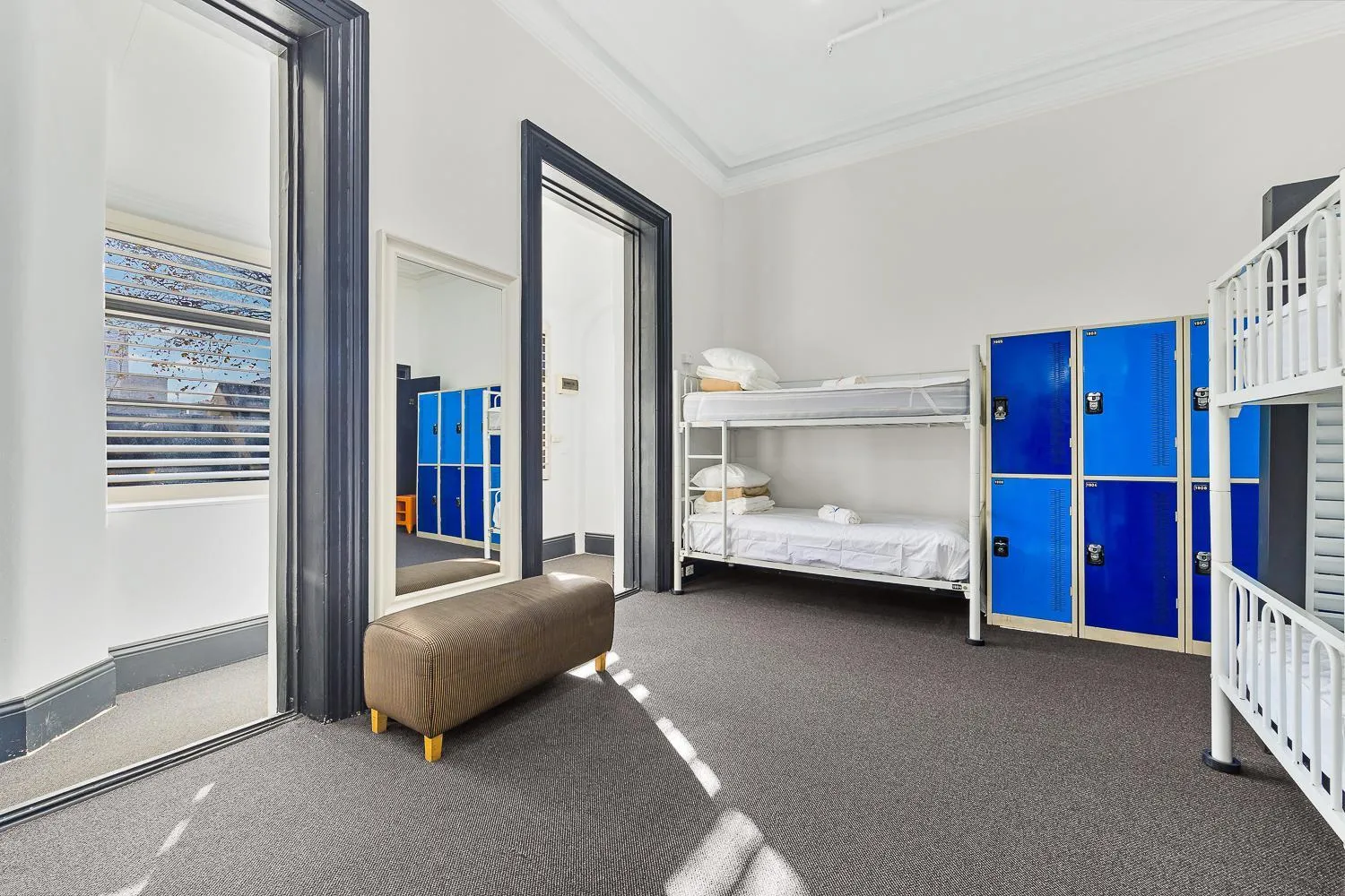 Bed in London Plane Backpackers