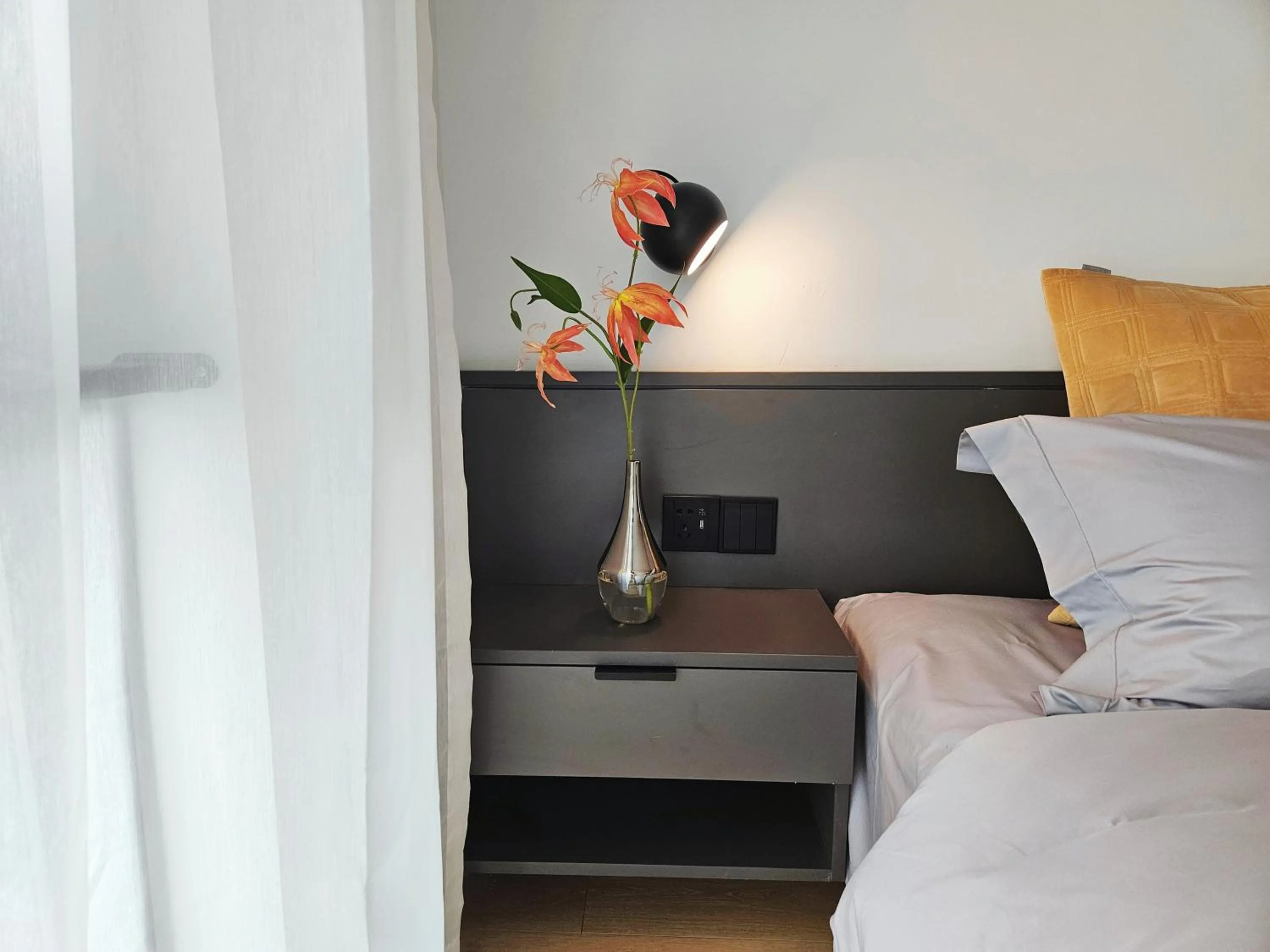 Bedroom, Bed in base-Beijing Wangfujing Serviced Apartment- in Hutong &Bike rental &Close to Forbidden City, Tian'anmen Square &Subway nearby &Free coffee &Washing machine,Kitchen &Restaurant discount &English speaking &High speed free WiFi