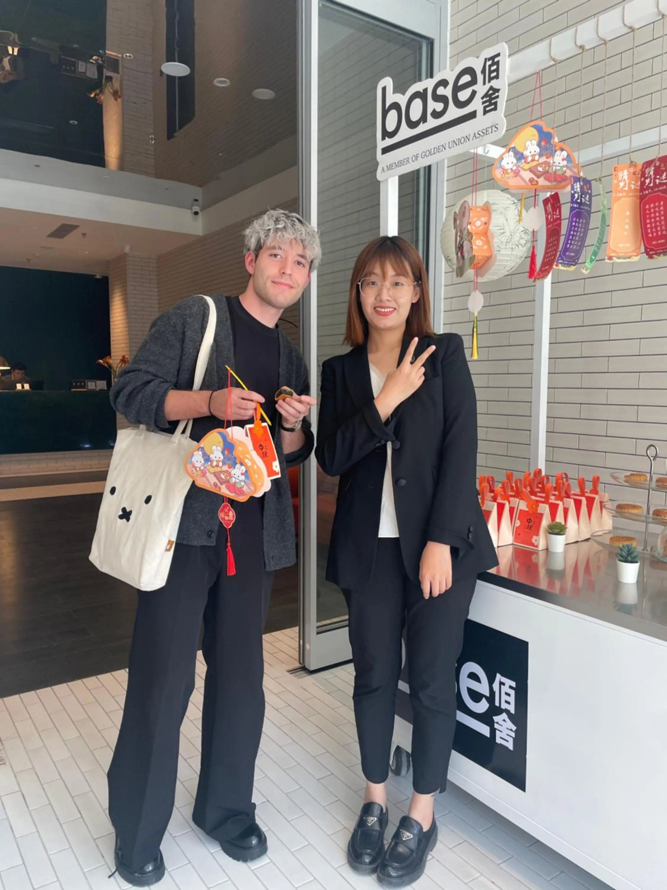 People in base-Beijing Wangfujing Serviced Apartment- in Hutong &Bike rental &Close to Forbidden City, Tian'anmen Square &Subway nearby &Free coffee &Washing machine,Kitchen &Restaurant discount &English speaking &High speed free WiFi