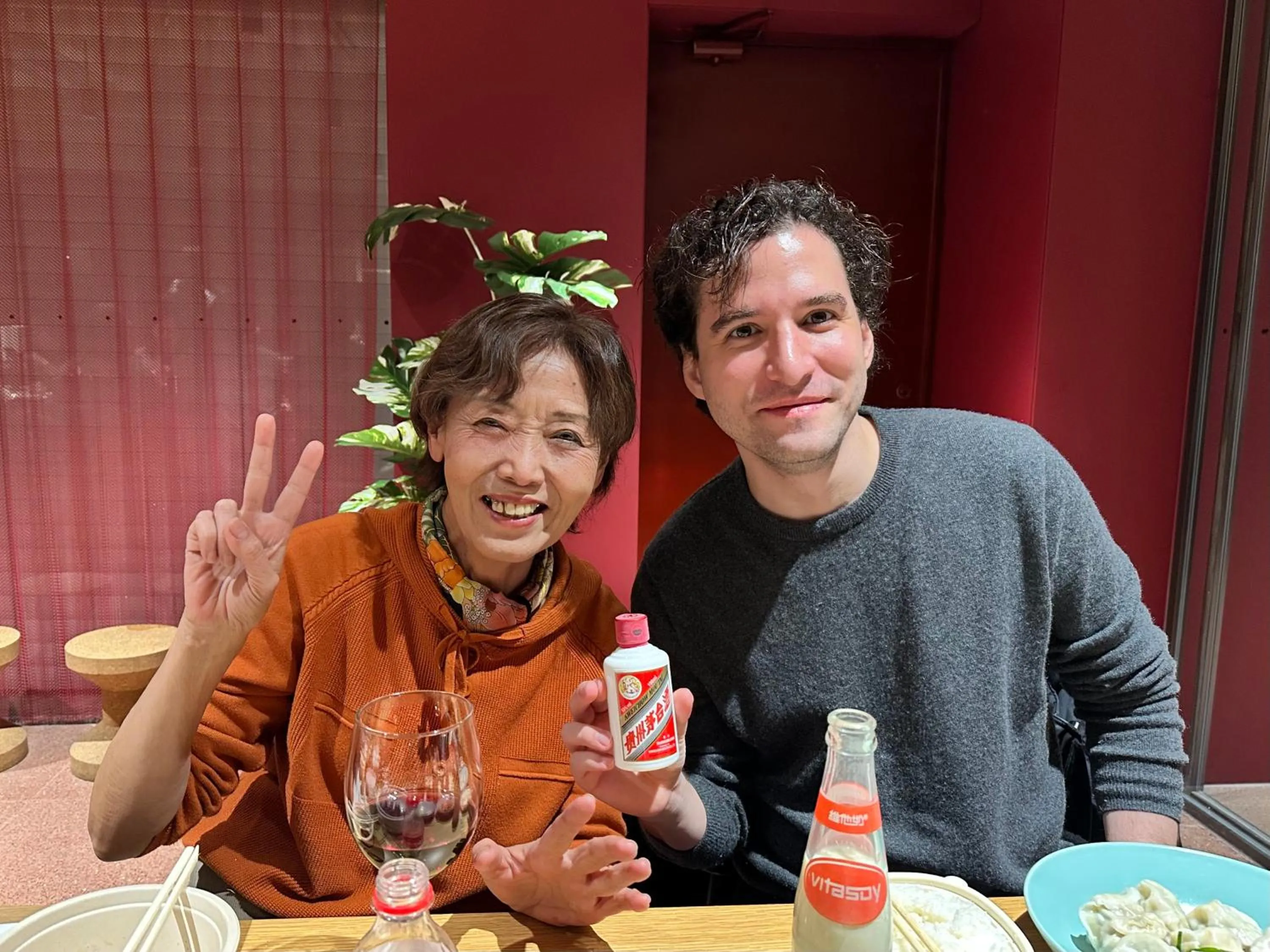 Guests in base-Beijing Wangfujing Serviced Apartment- in Hutong &Bike rental &Close to Forbidden City, Tian'anmen Square &Subway nearby &Free coffee &Washing machine,Kitchen &Restaurant discount &English speaking &High speed free WiFi