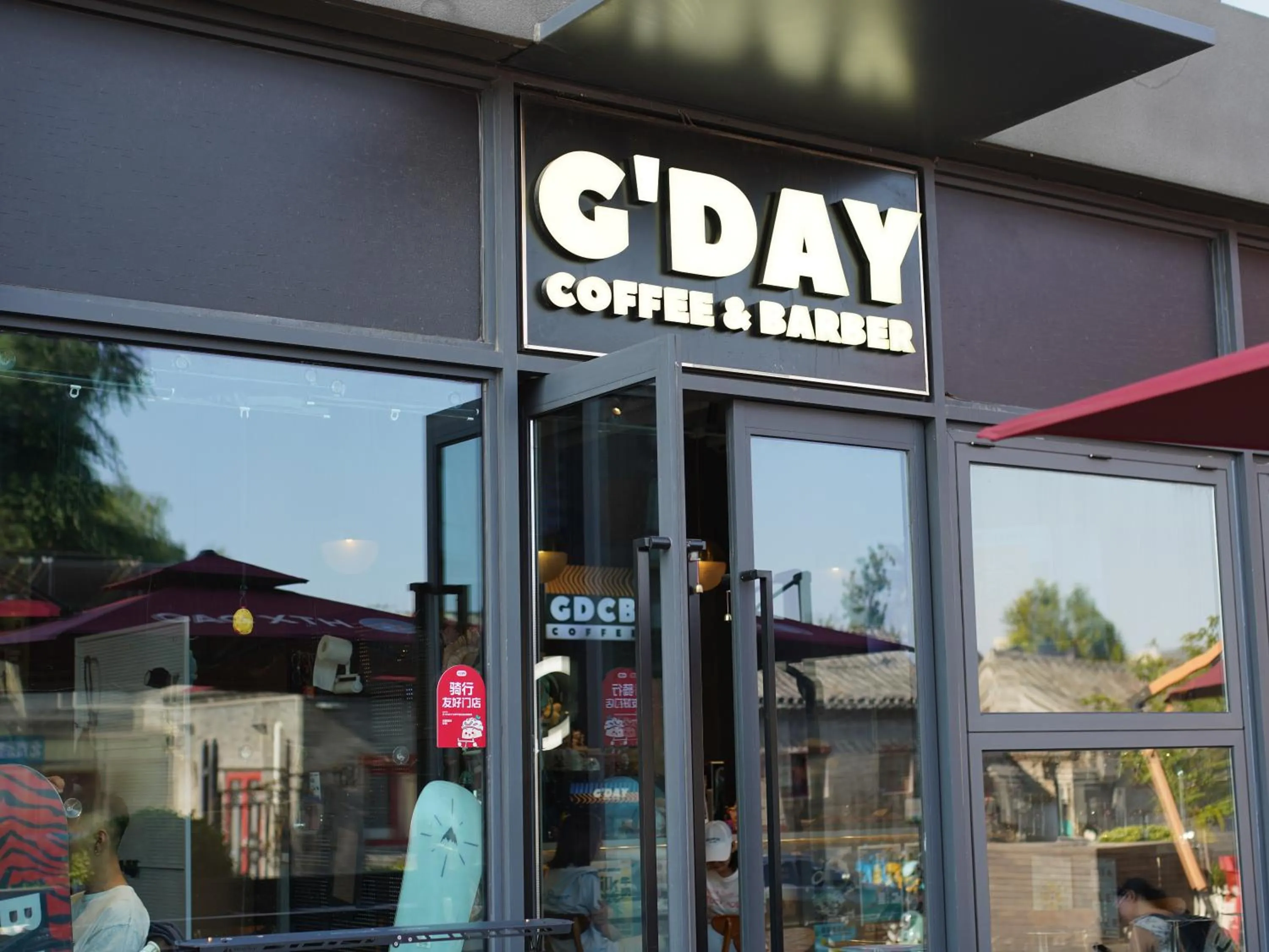 Restaurant/places to eat in base-Beijing Wangfujing Serviced Apartment- in Hutong &Bike rental &Close to Forbidden City, Tian'anmen Square &Subway nearby &Free coffee &Washing machine,Kitchen &Restaurant discount &English speaking &High speed free WiFi