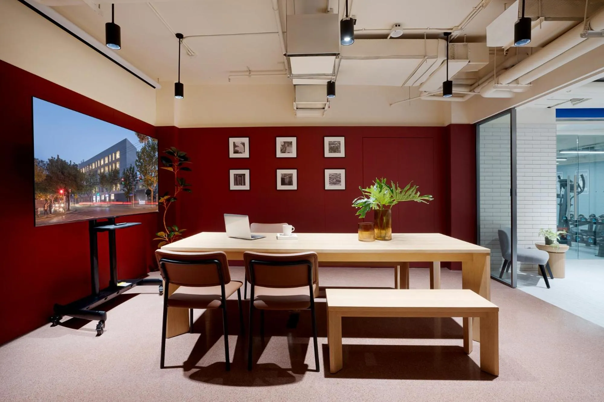 Meeting/conference room in base-Beijing Wangfujing Serviced Apartment- in Hutong &Bike rental &Close to Forbidden City, Tian'anmen Square &Subway nearby &Free coffee &Washing machine,Kitchen &Restaurant discount &English speaking &High speed free WiFi