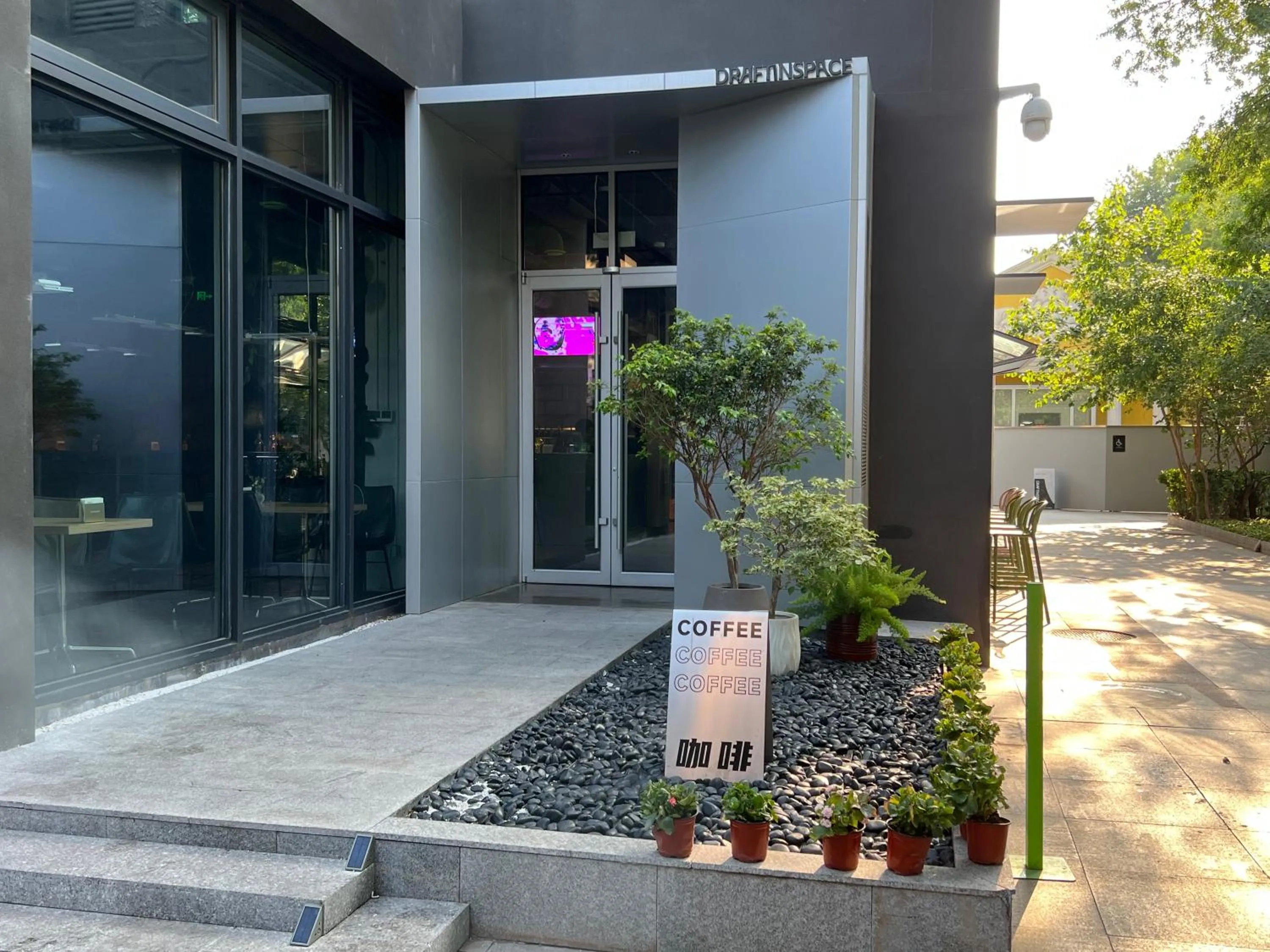 Restaurant/places to eat in base-Beijing Wangfujing Serviced Apartment- in Hutong &Bike rental &Close to Forbidden City, Tian'anmen Square &Subway nearby &Free coffee &Washing machine,Kitchen &Restaurant discount &English speaking &High speed free WiFi