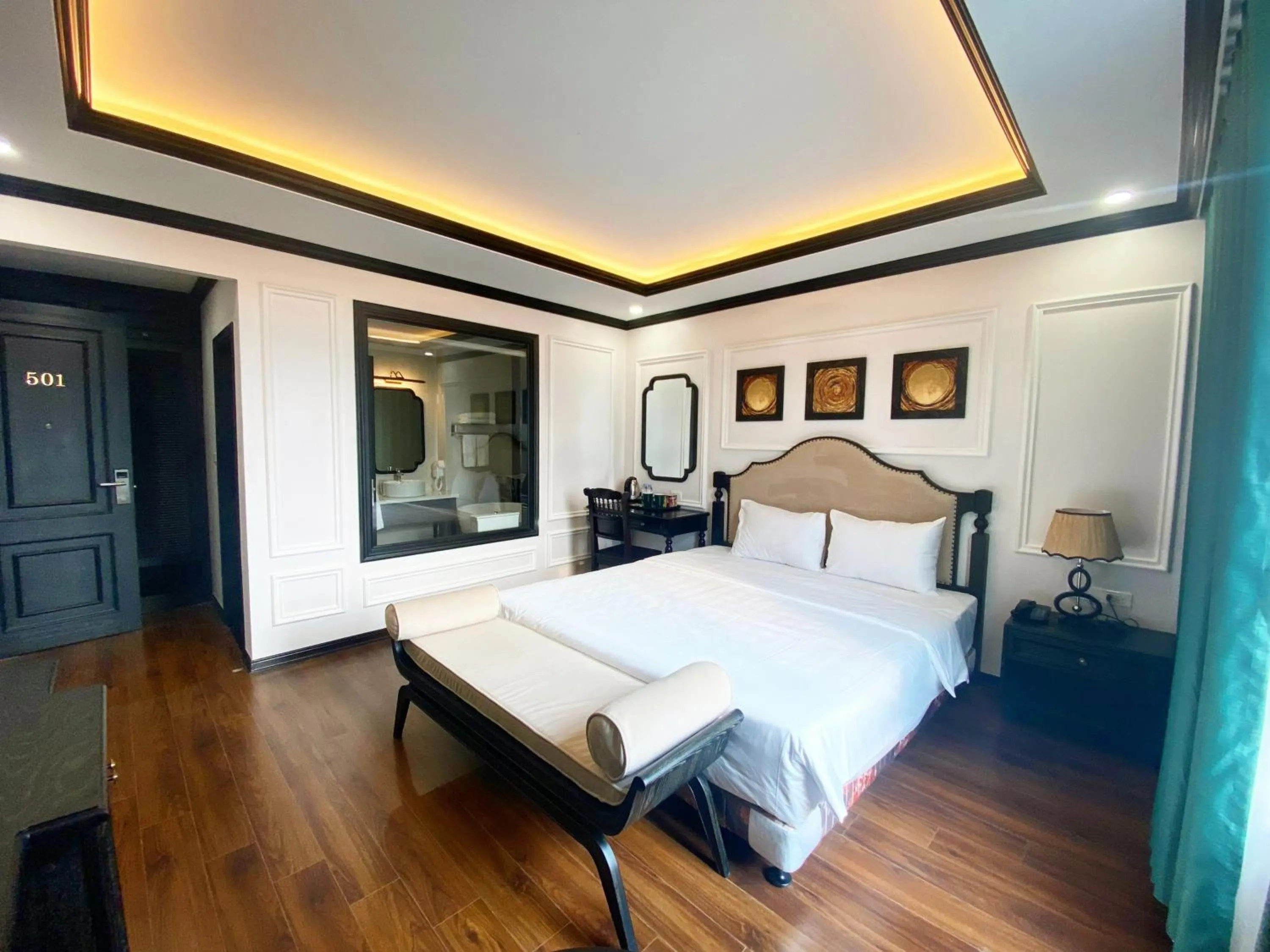 Photo of the whole room, Bed in Moma Paris Hotel Ninh Bình