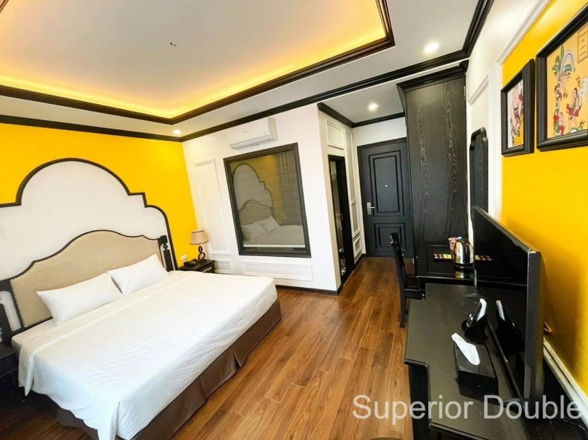 Photo of the whole room, Bed in Moma Paris Hotel Ninh Bình