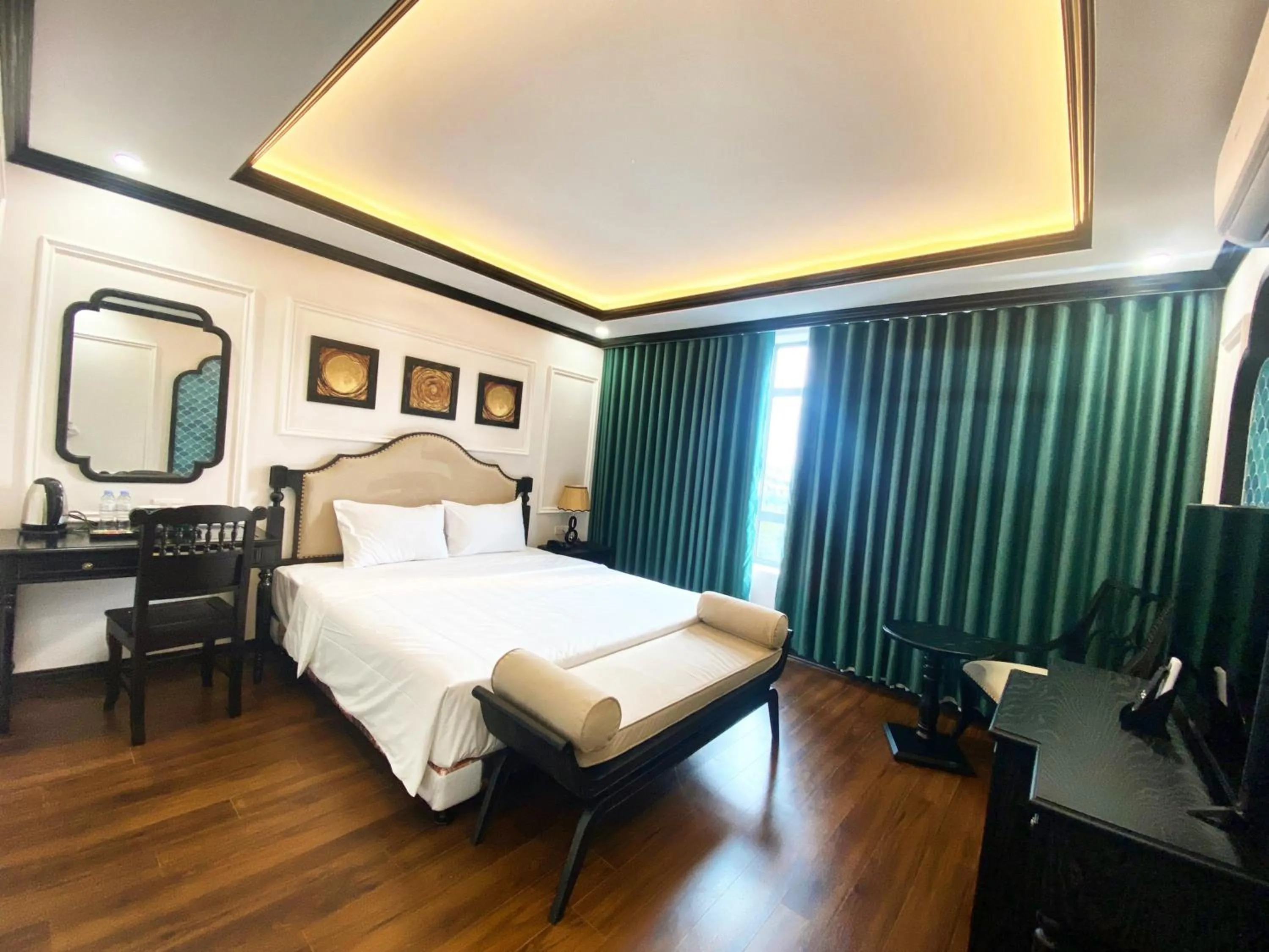 Photo of the whole room, Bed in Moma Paris Hotel Ninh Bình