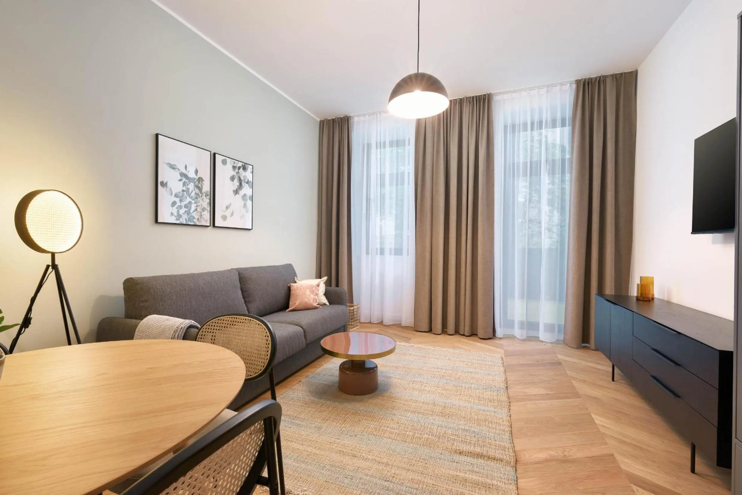 TV and multimedia in Limehome Vienna Karajangasse