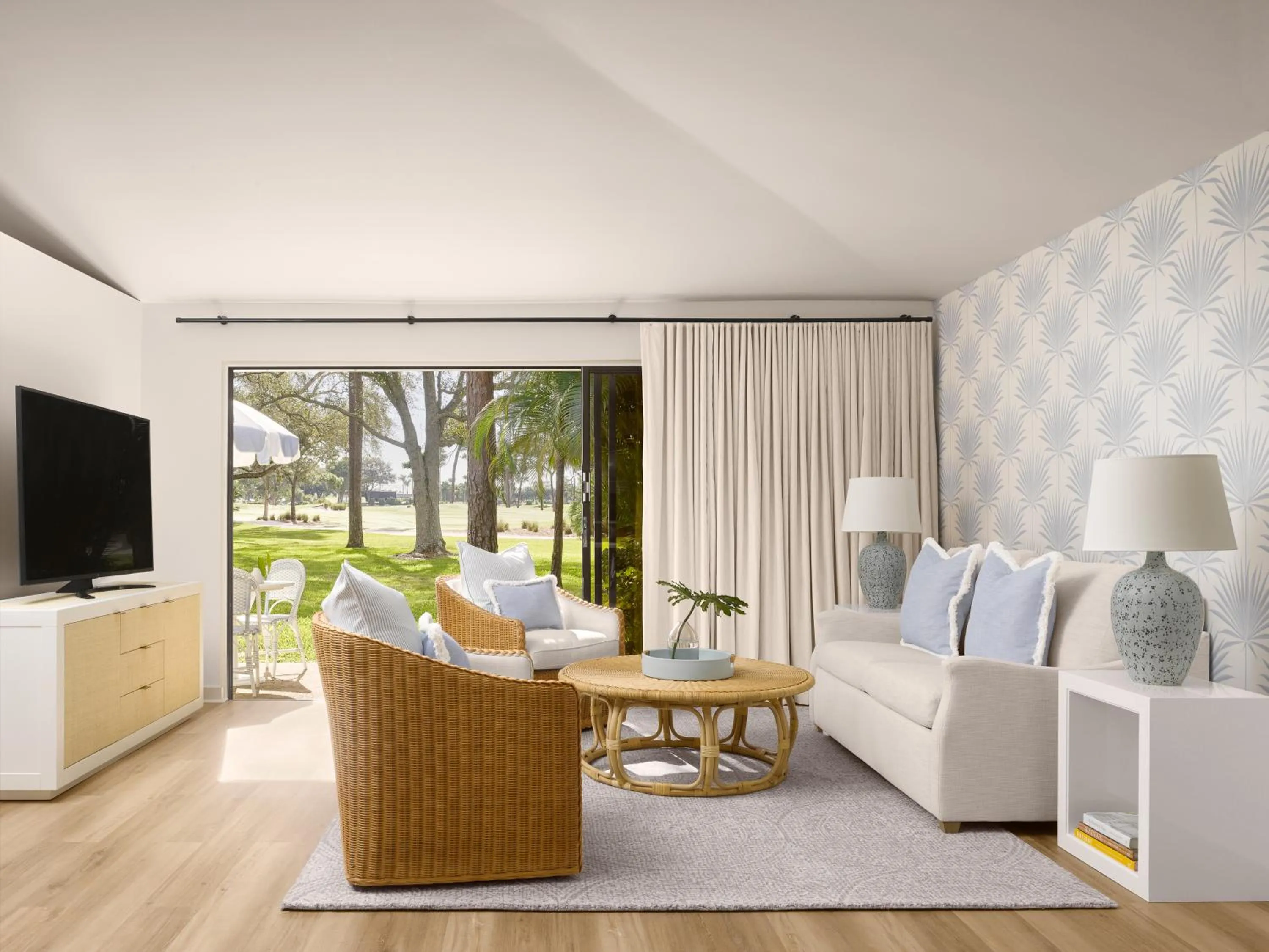 TV and multimedia in The Cottages at PGA National Resort