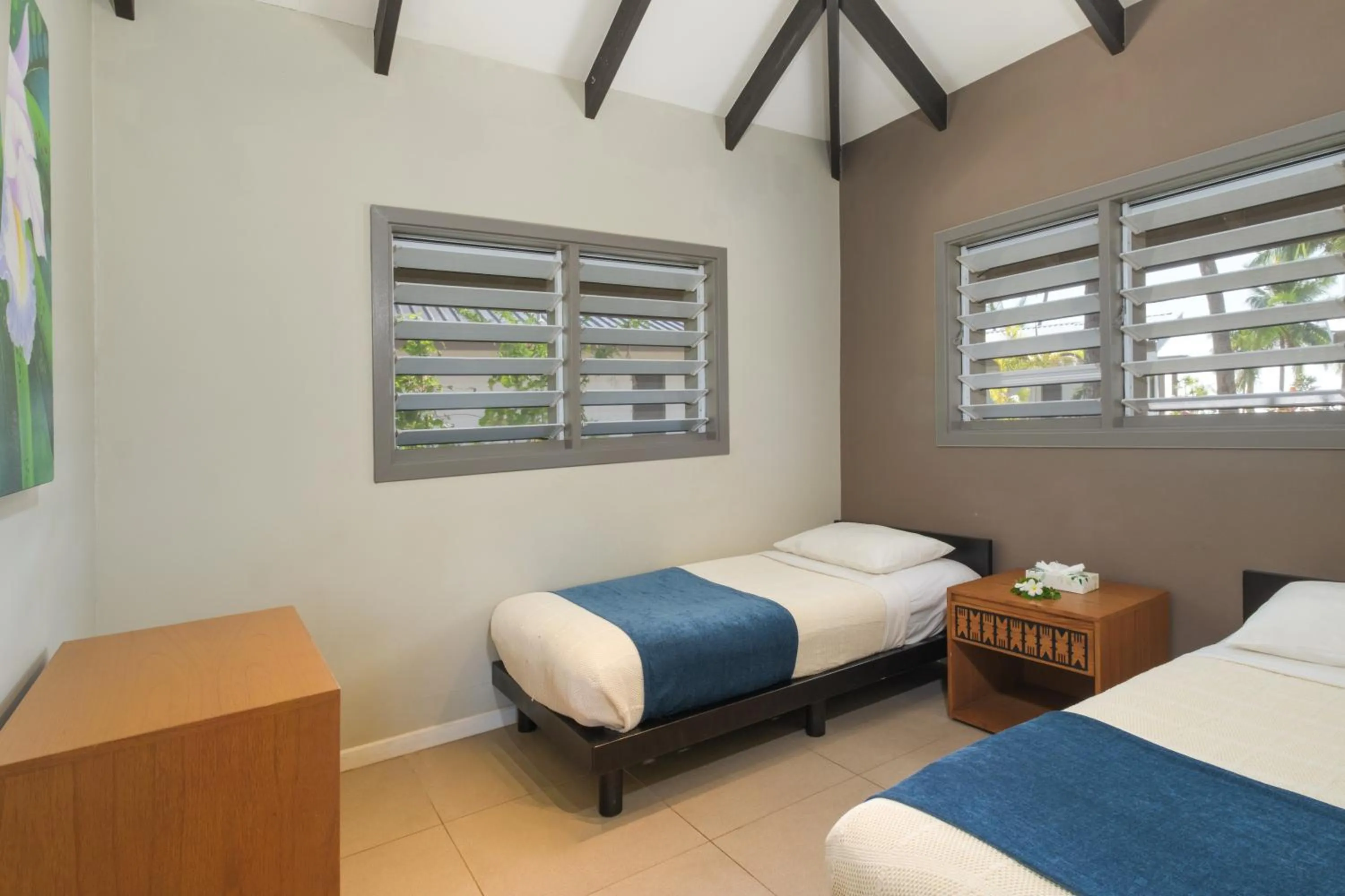 Bed in Plantation Island Resort