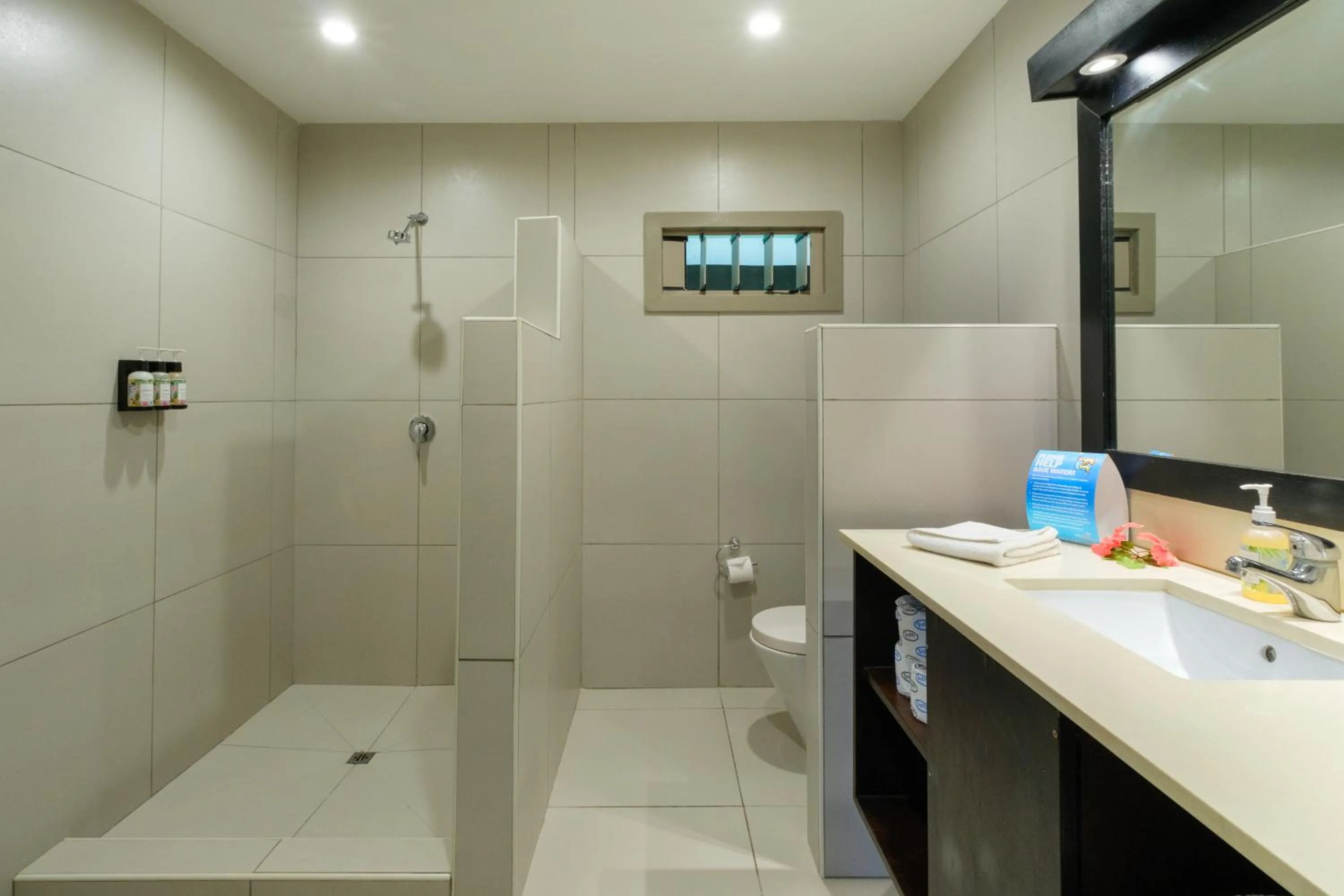 Bathroom in Plantation Island Resort