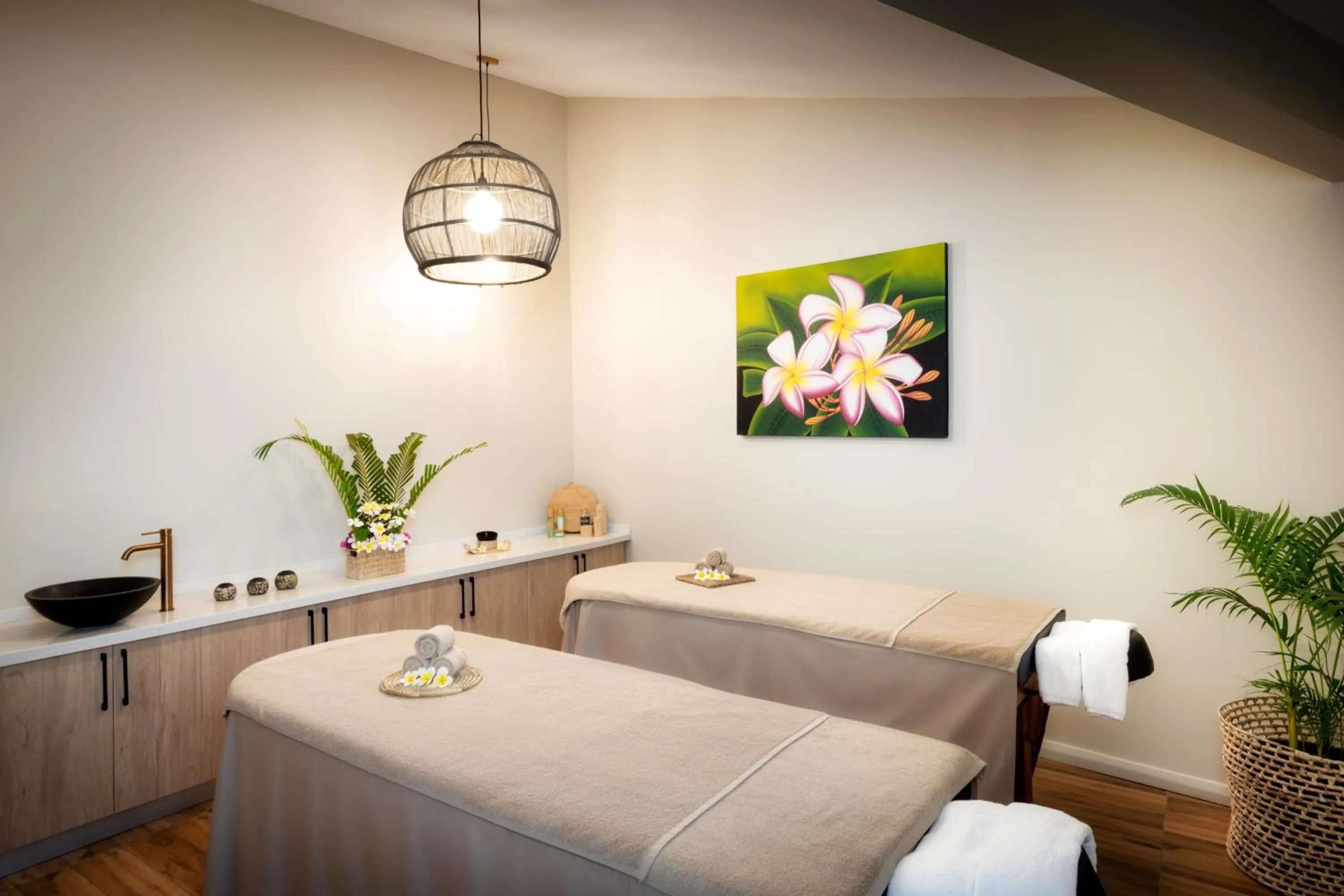 Massage, Bed in Plantation Island Resort