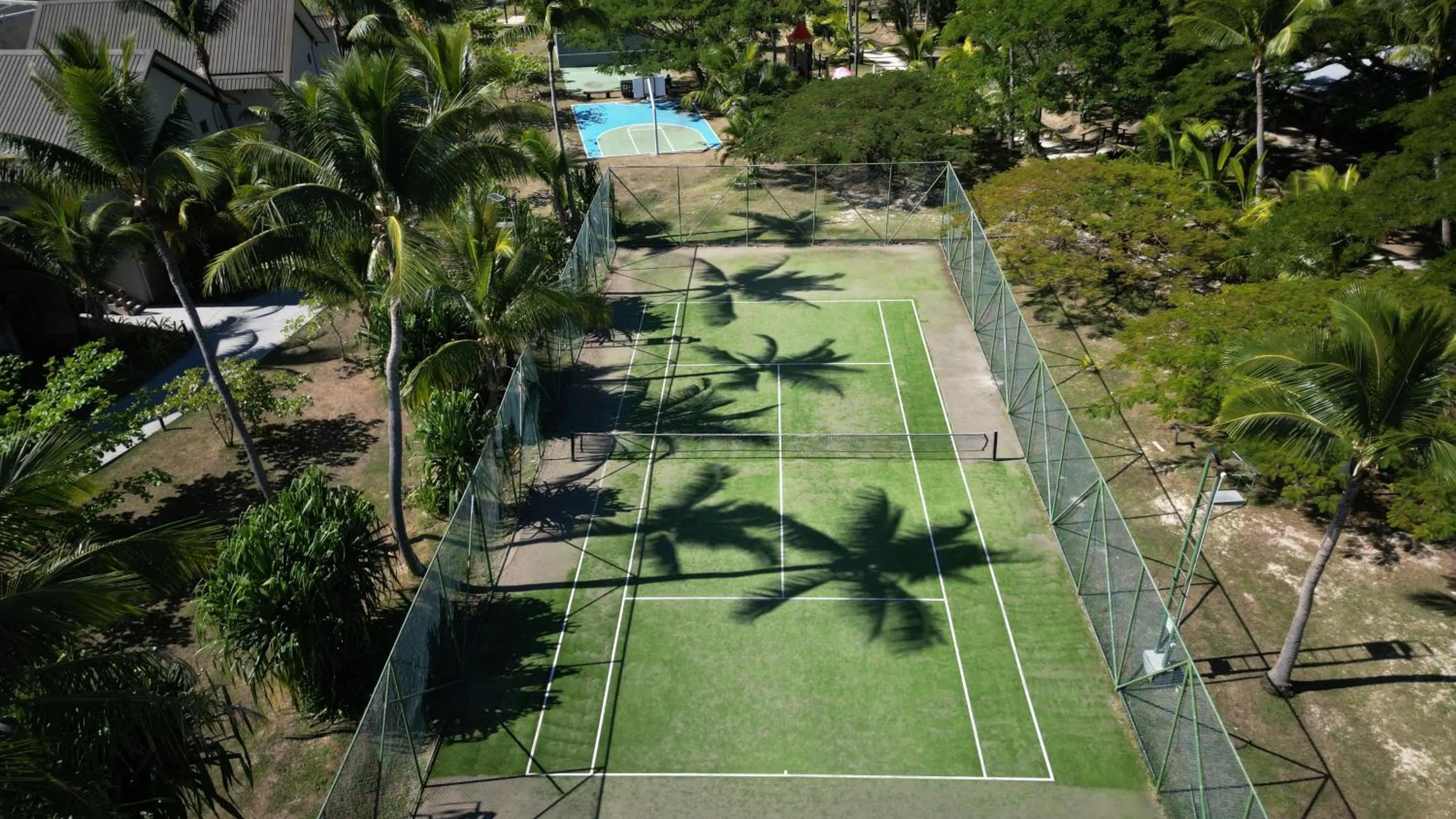 Tennis court in Plantation Island Resort
