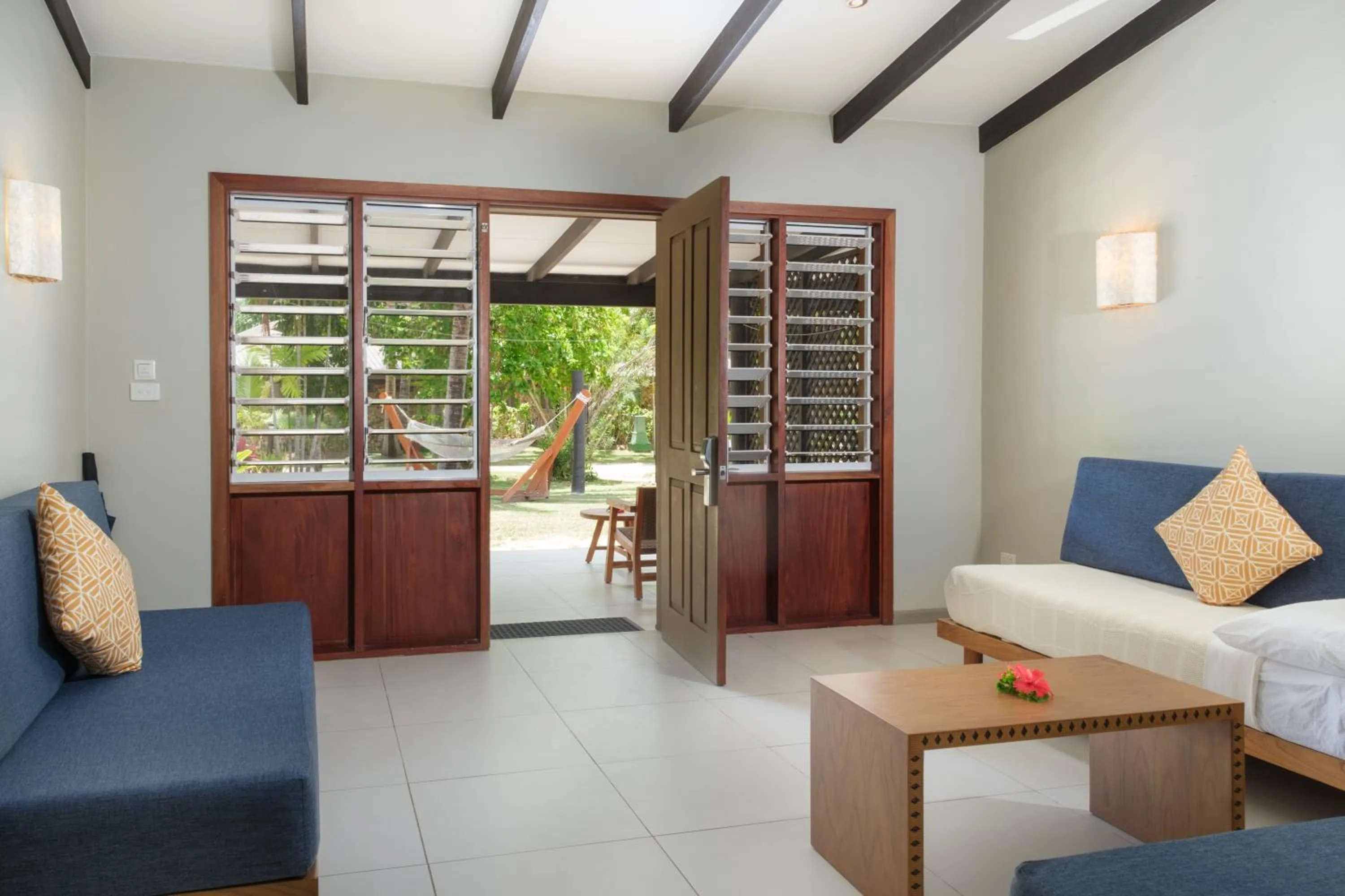 Living room in Plantation Island Resort