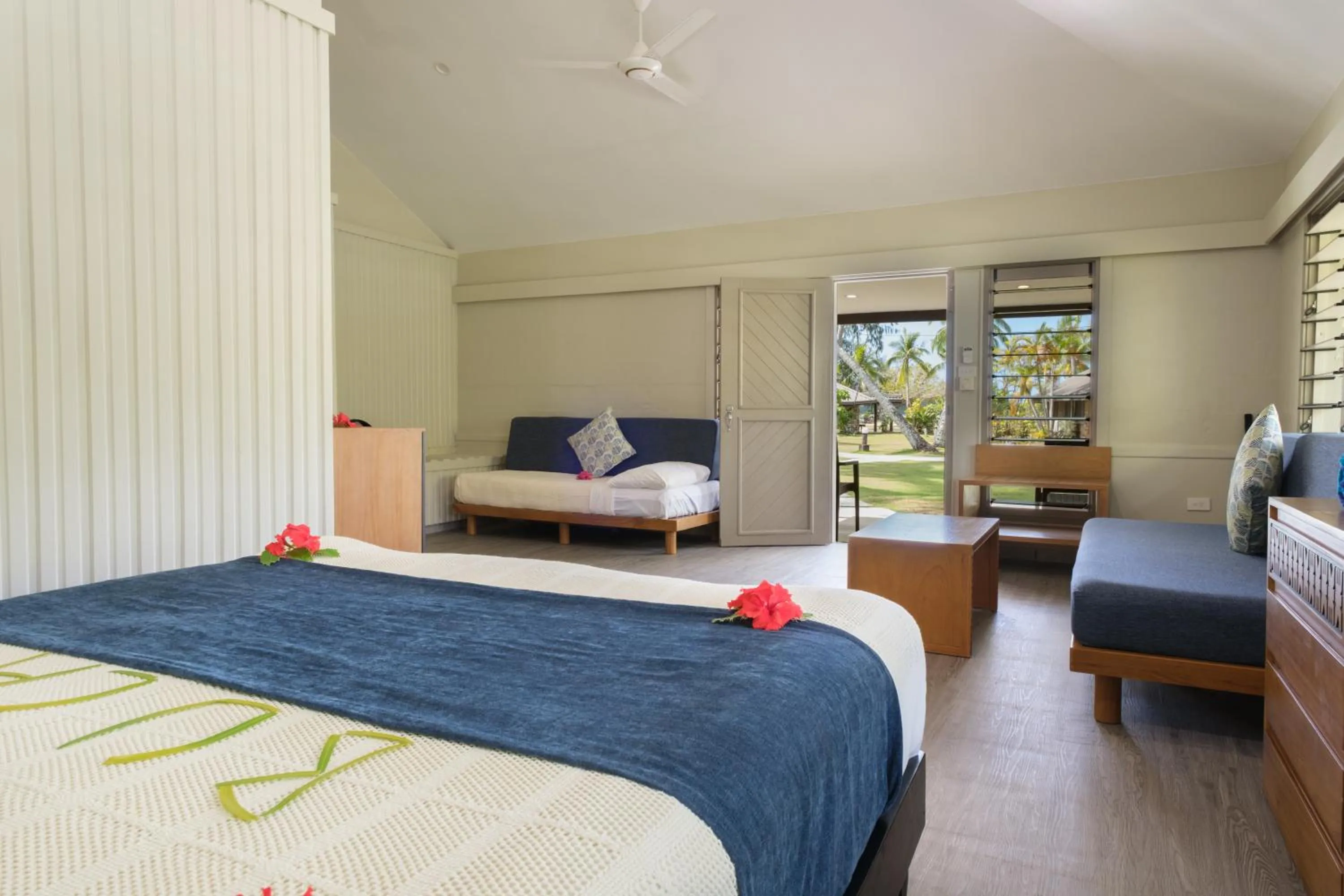 View (from property/room), Bed in Plantation Island Resort