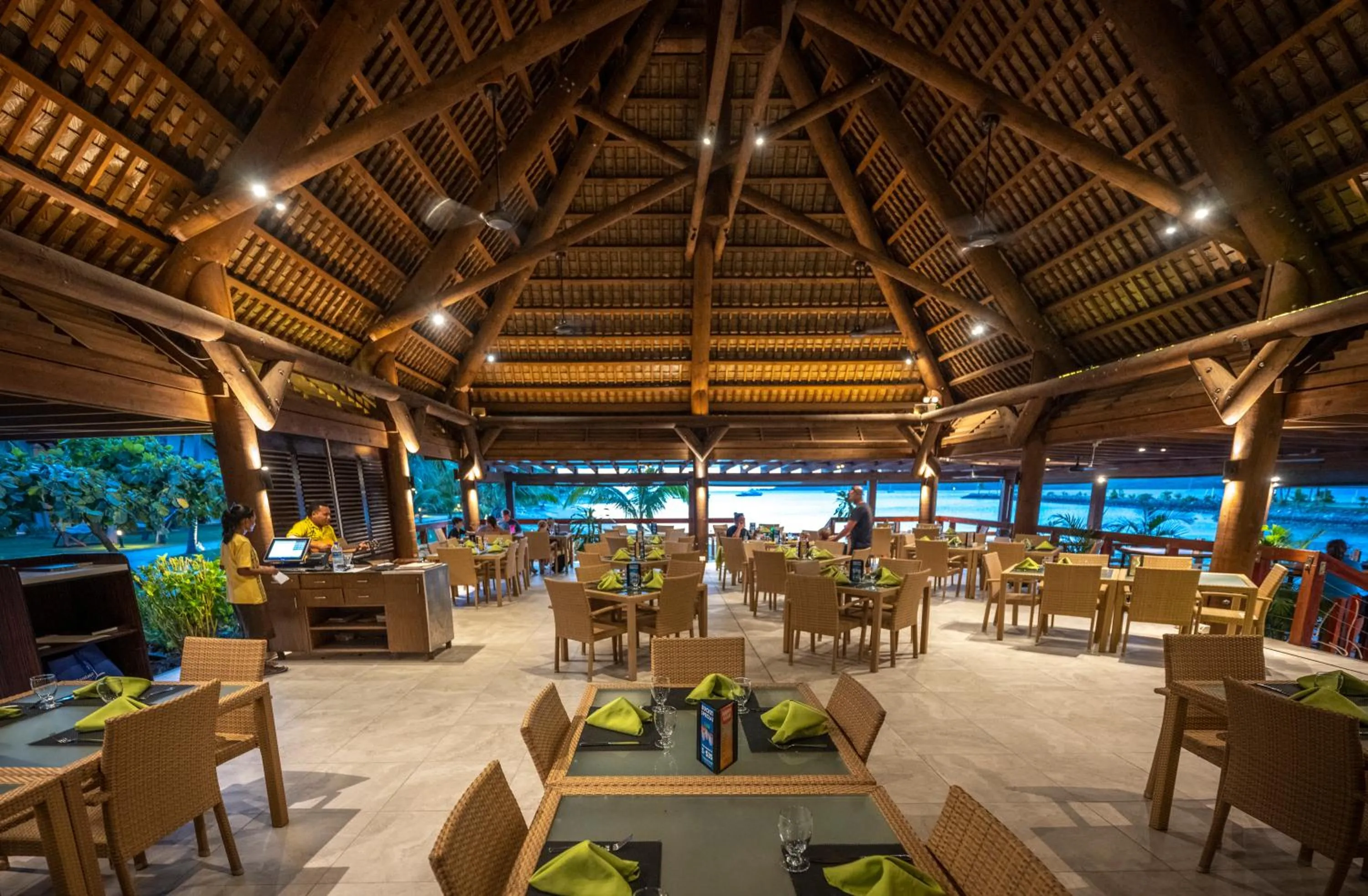 Restaurant/places to eat in Plantation Island Resort