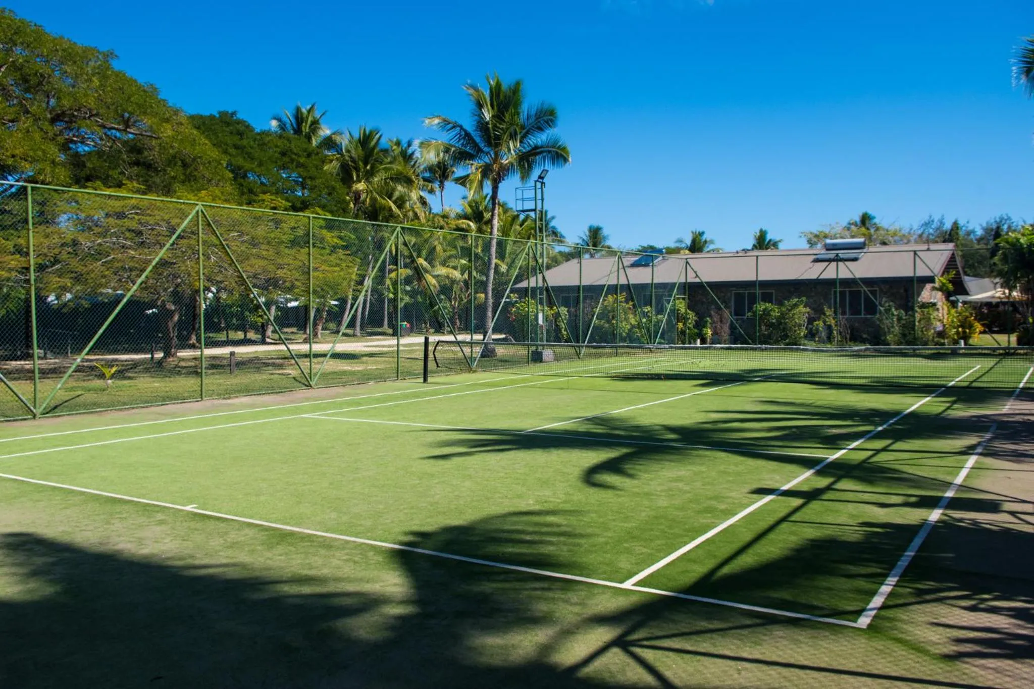 Tennis court in Plantation Island Resort