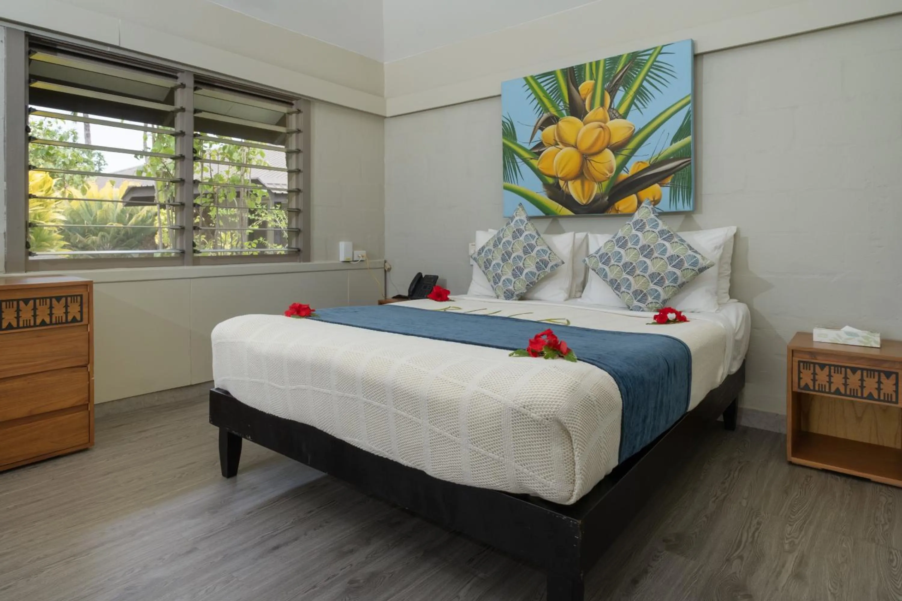 Bed in Plantation Island Resort