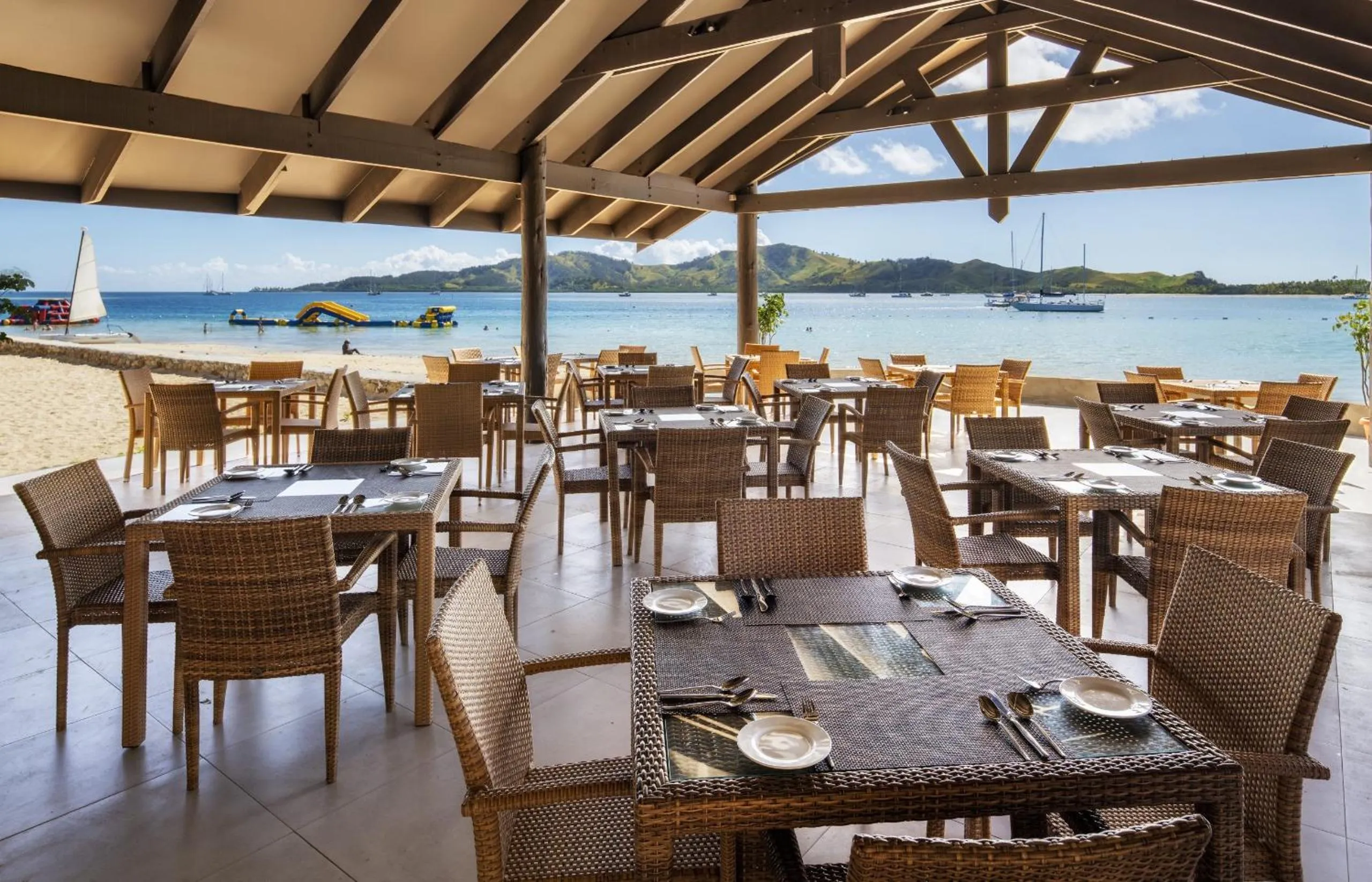 Restaurant/places to eat in Plantation Island Resort