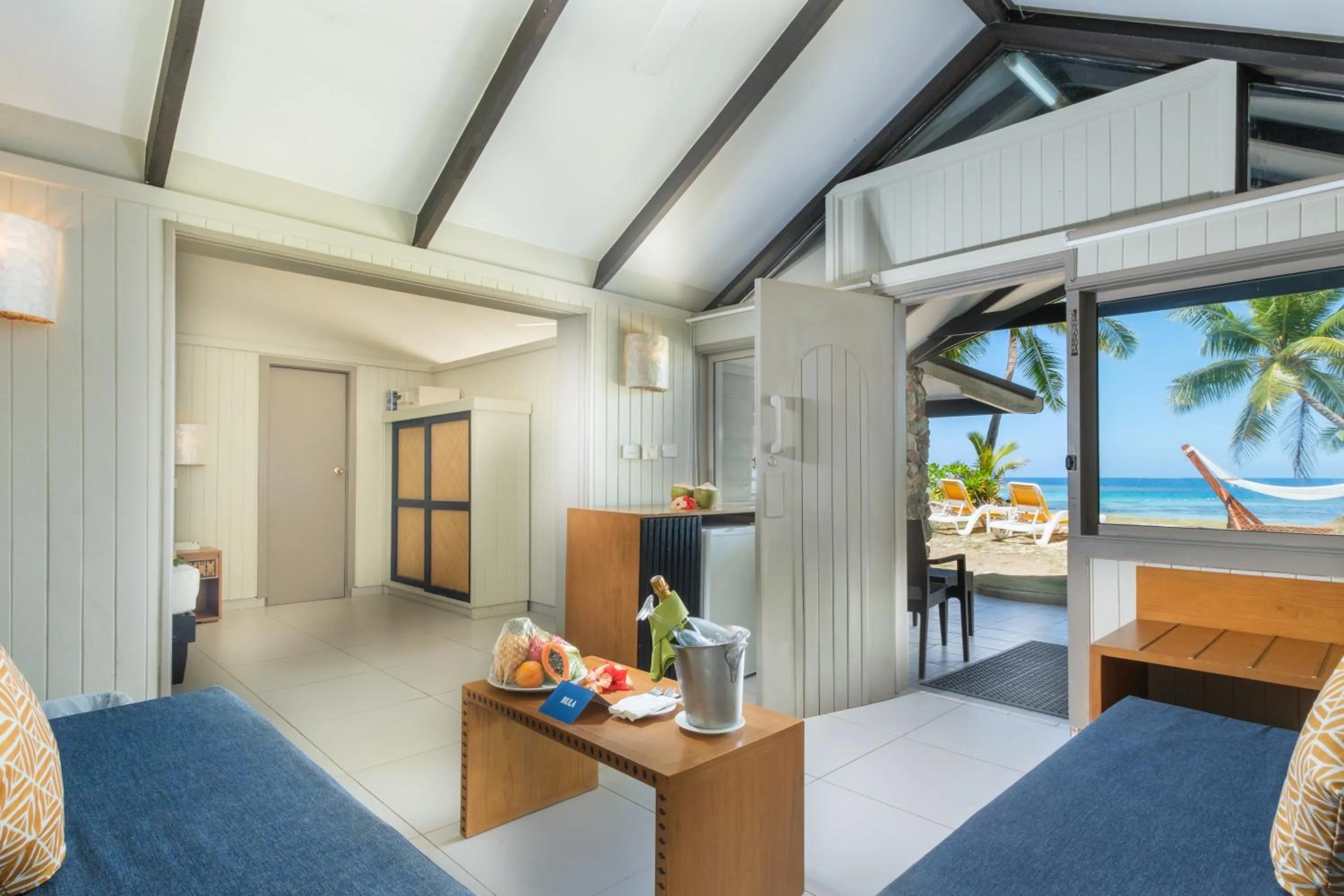 Living room in Plantation Island Resort