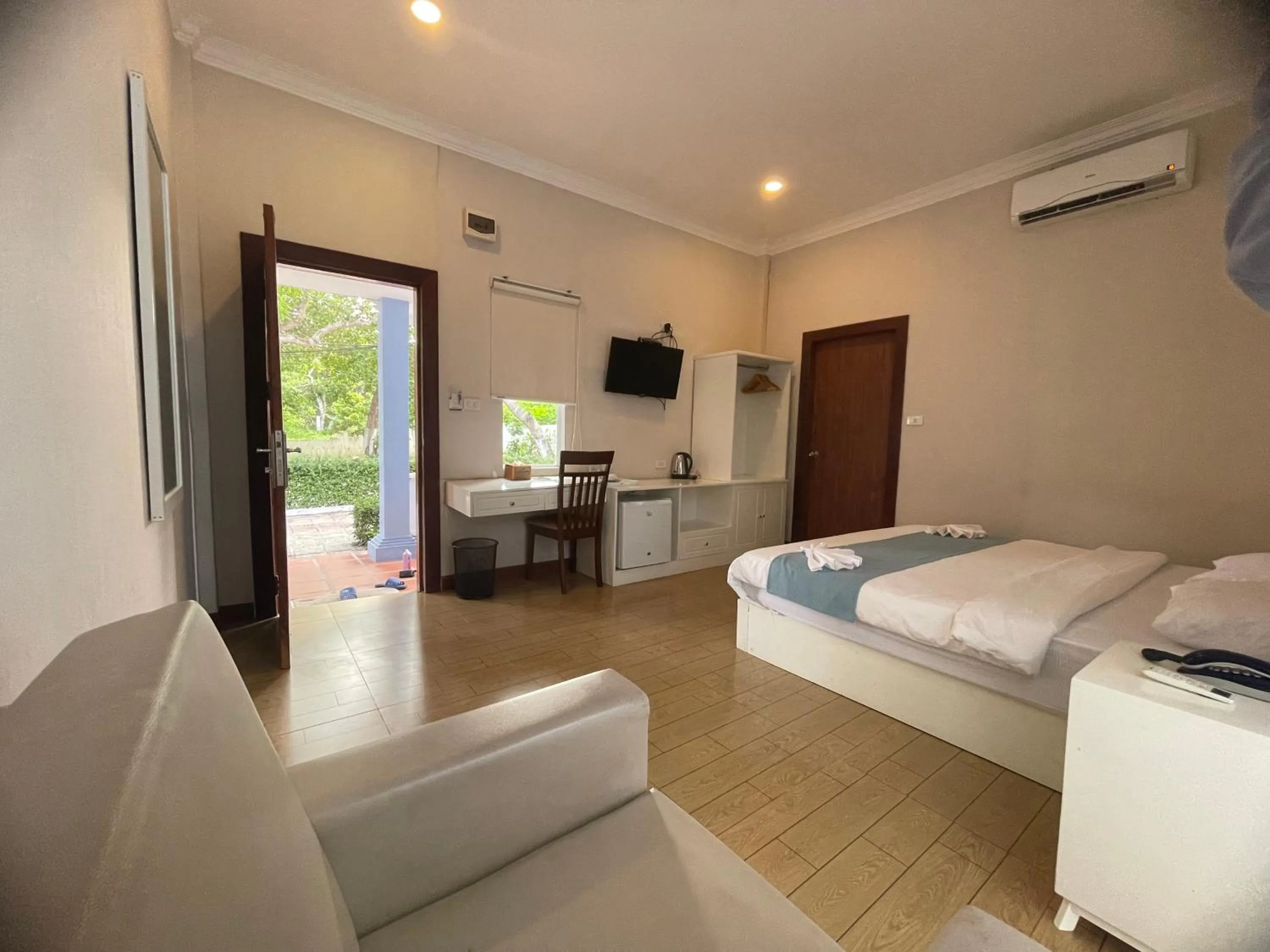 Bedroom, Bed in SCARLET SAILS VILLA