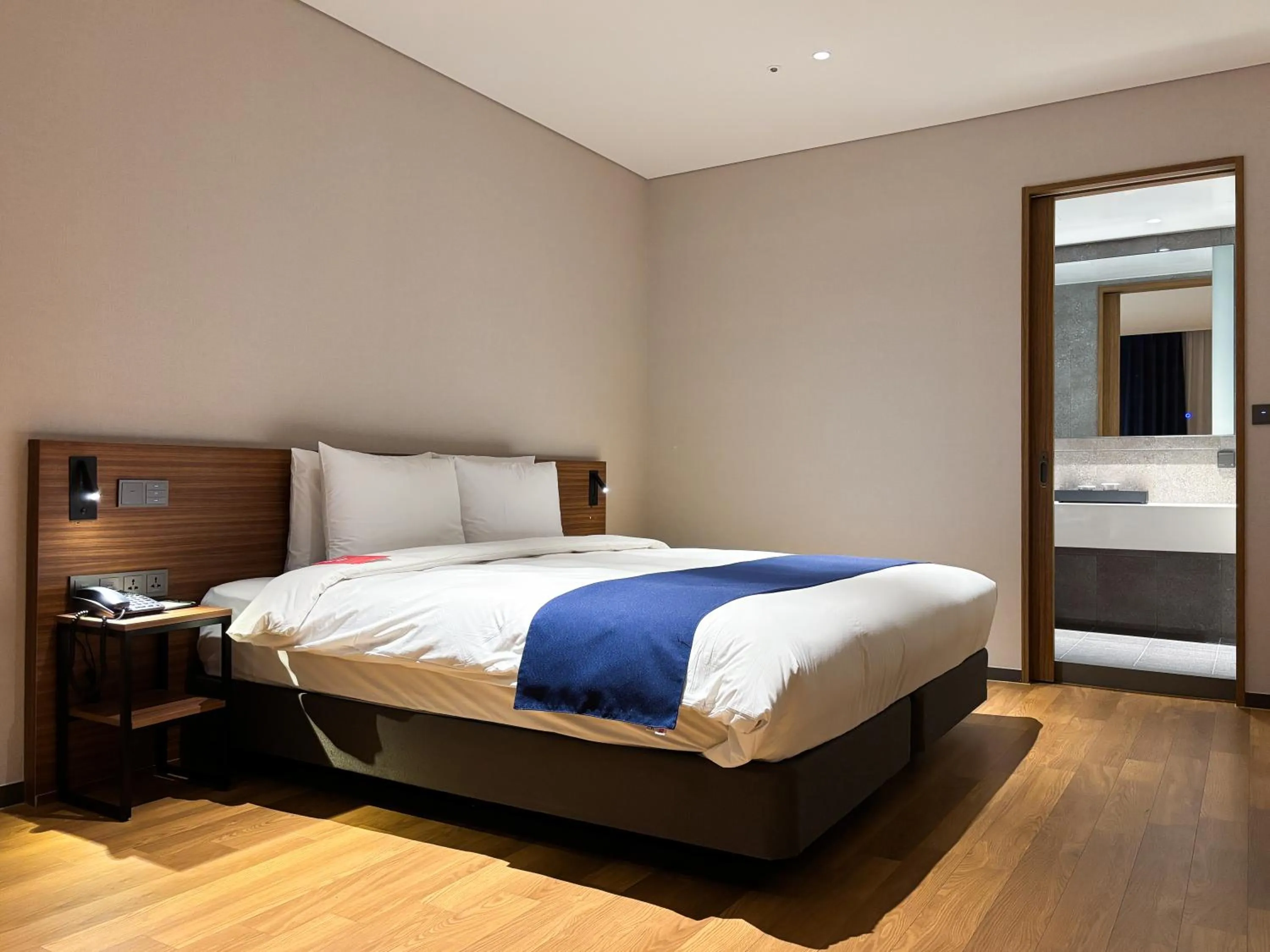 Bed in Ibis Ambassador Suwon