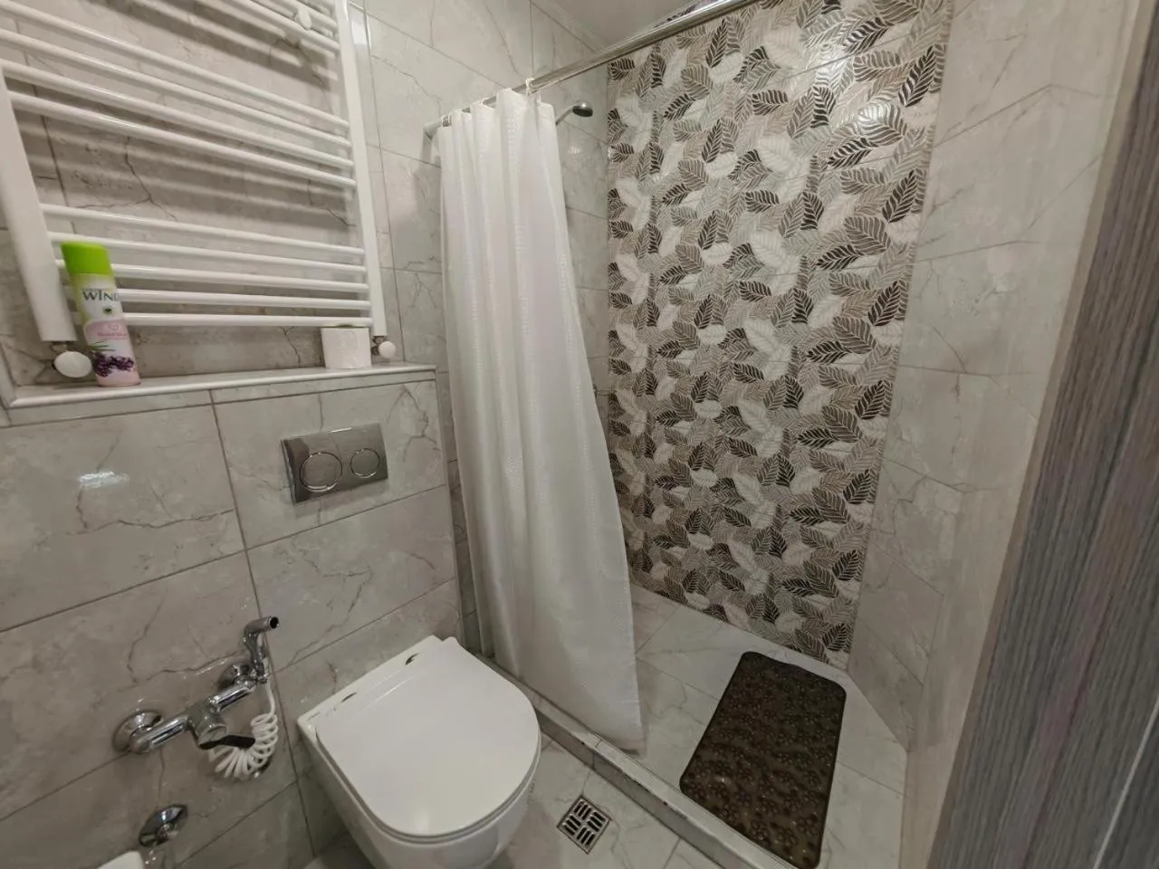 Shower in Queen Tamar