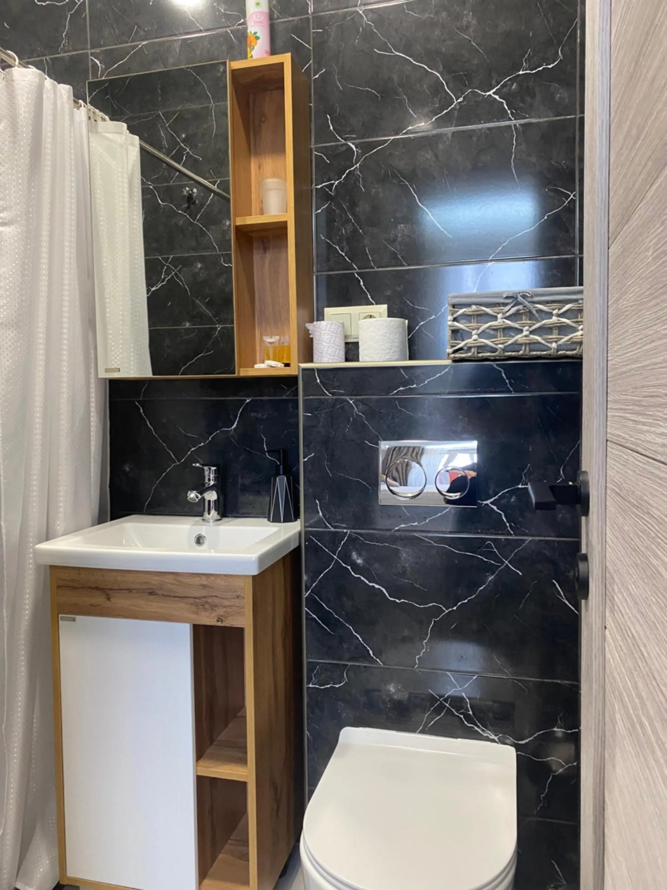 Shower in Queen Tamar