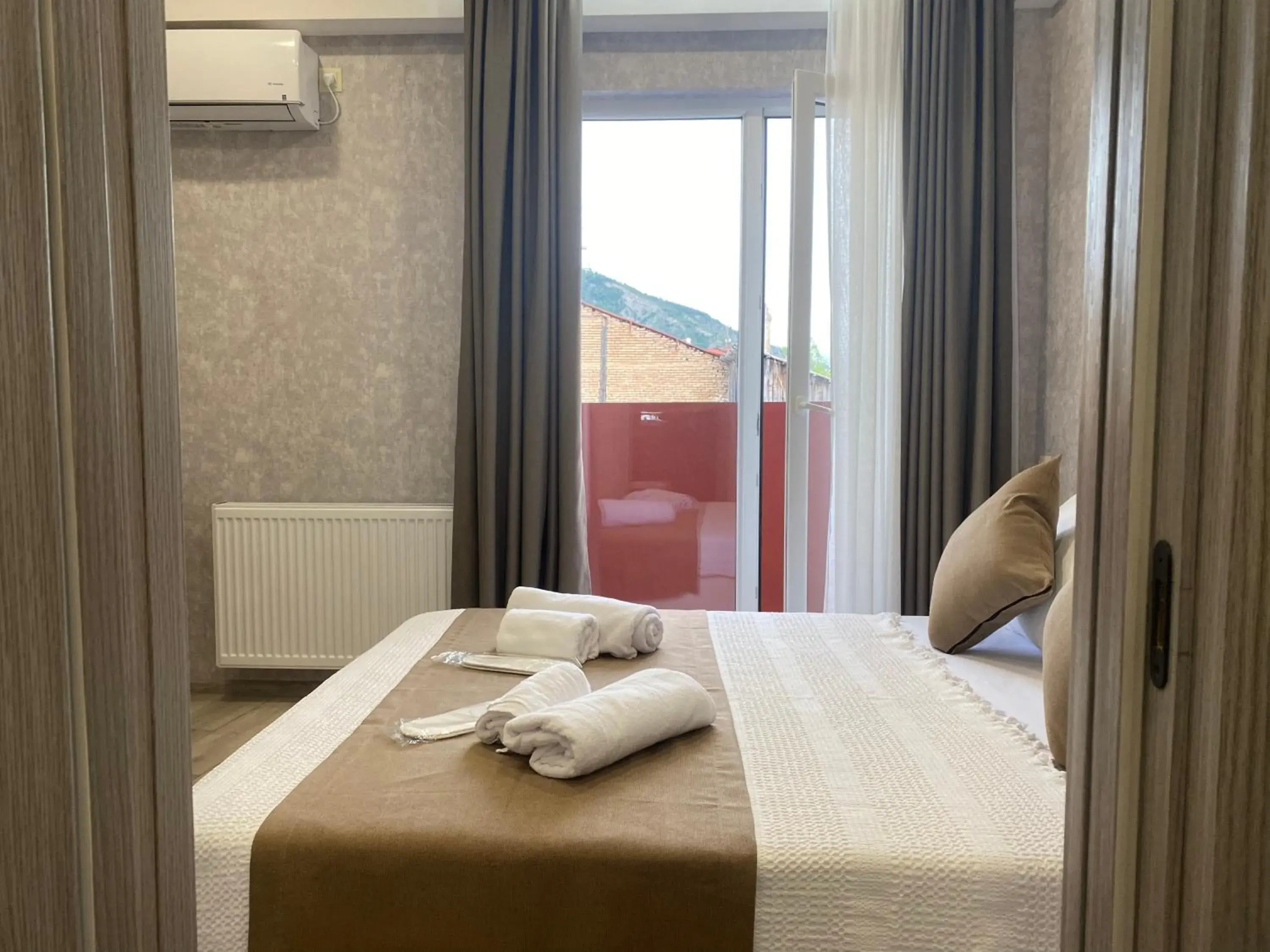 Double Room with Private Bathroom in Queen Tamar Double Room with Private Bathroom in Queen Tamar