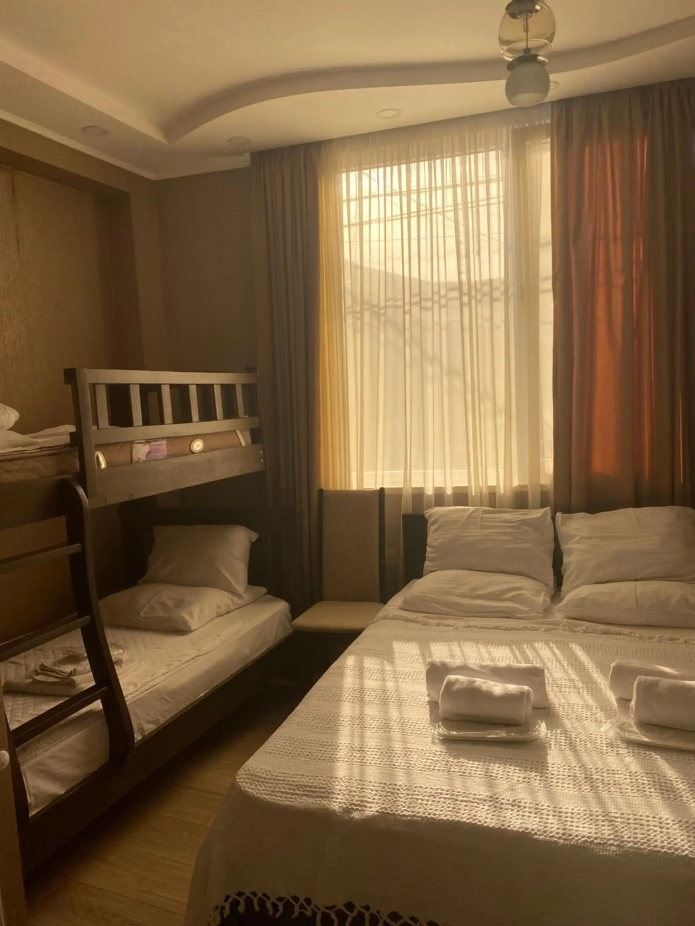 Quadruple Room with Private Bathroom in Queen Tamar Quadruple Room with Private Bathroom in Queen Tamar