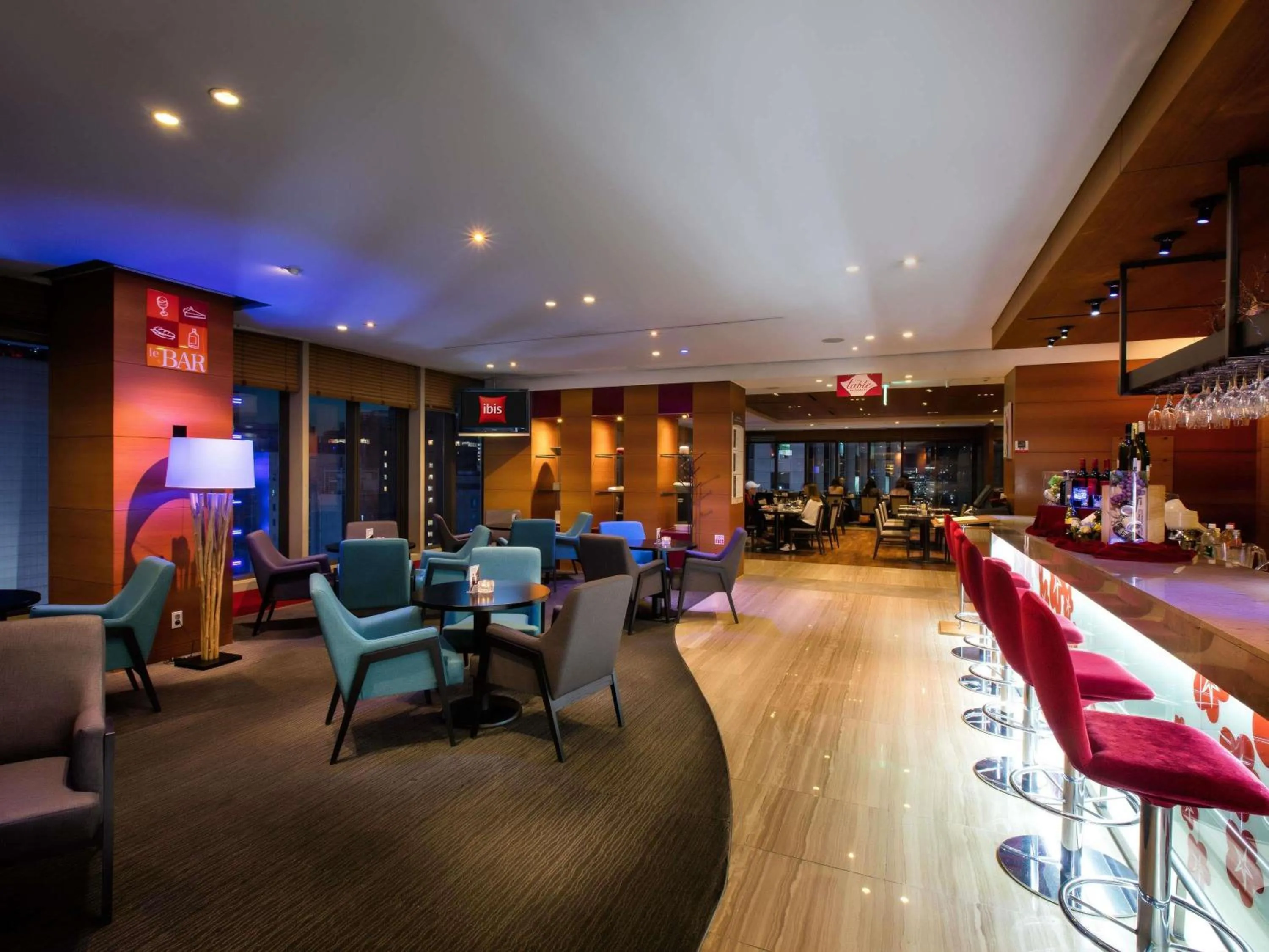 Lounge or bar in Ibis Ambassador Myeongdong